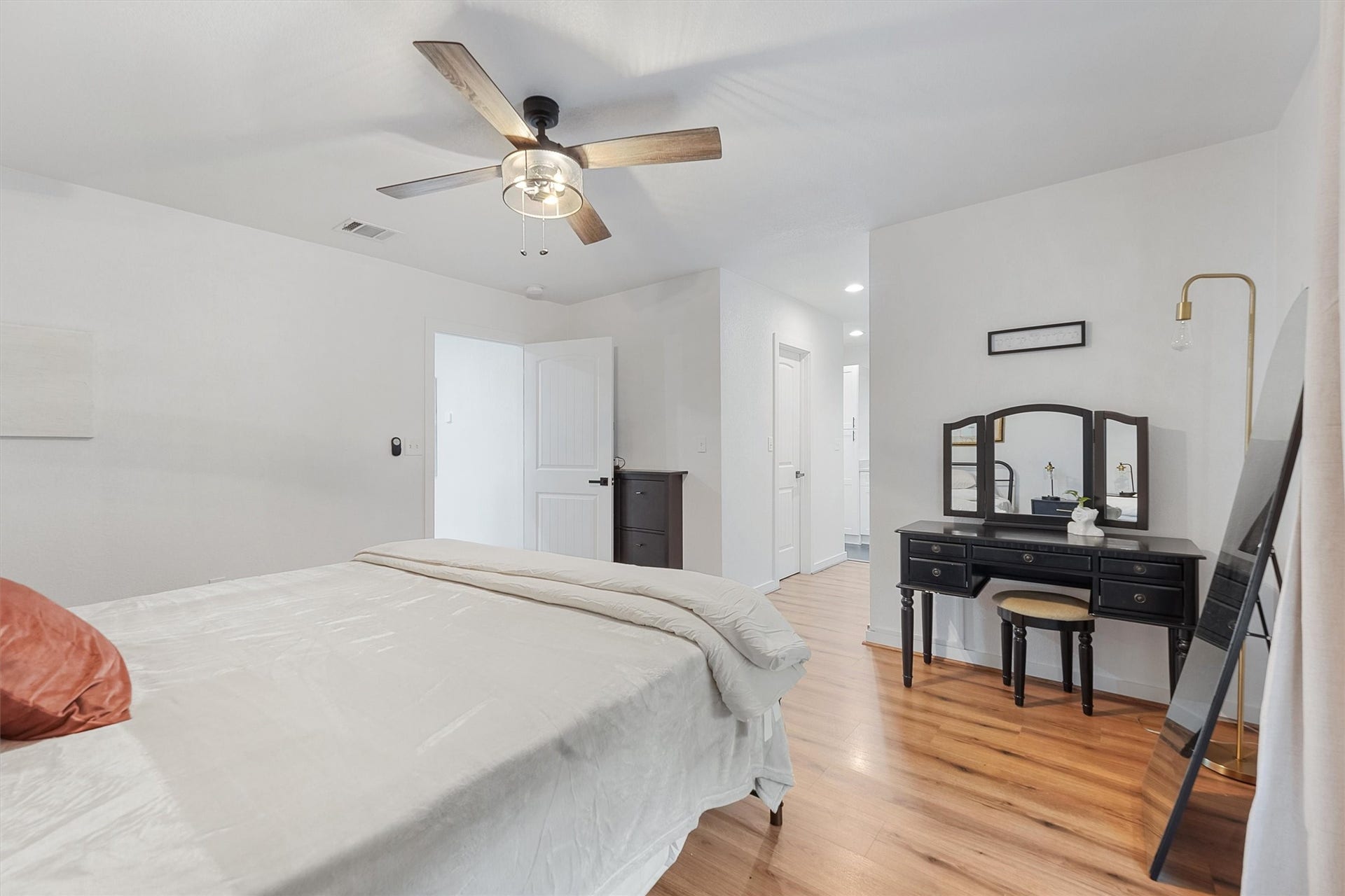 3450 Noah Street, Houston, TX 77021 3450 Noah Street, Houston, TX 77021