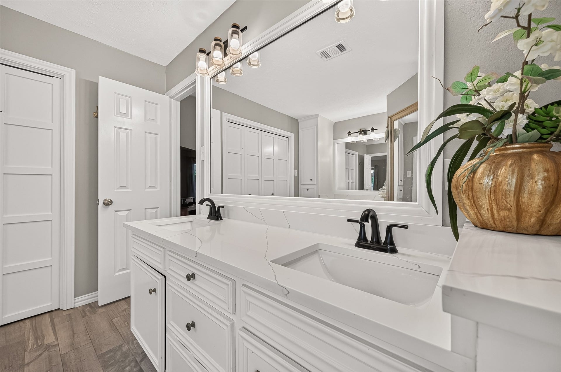 1411 Bittersweet Court, Richmond, TX 77406 Primary Bathroom boasts quartz counters and Double Sinks Too!