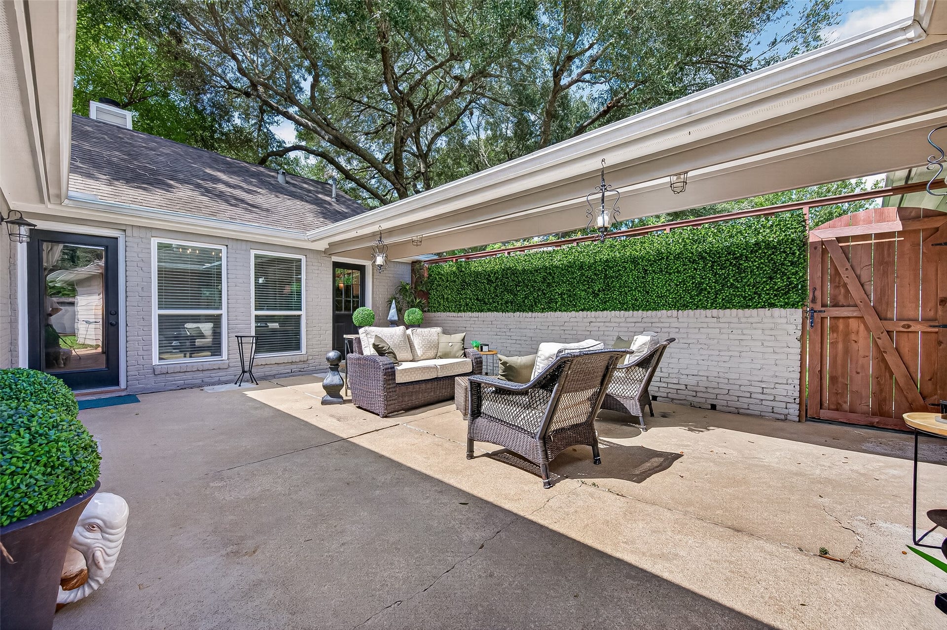 1411 Bittersweet Court, Richmond, TX 77406 Another view of this amazing outdoor living space!
