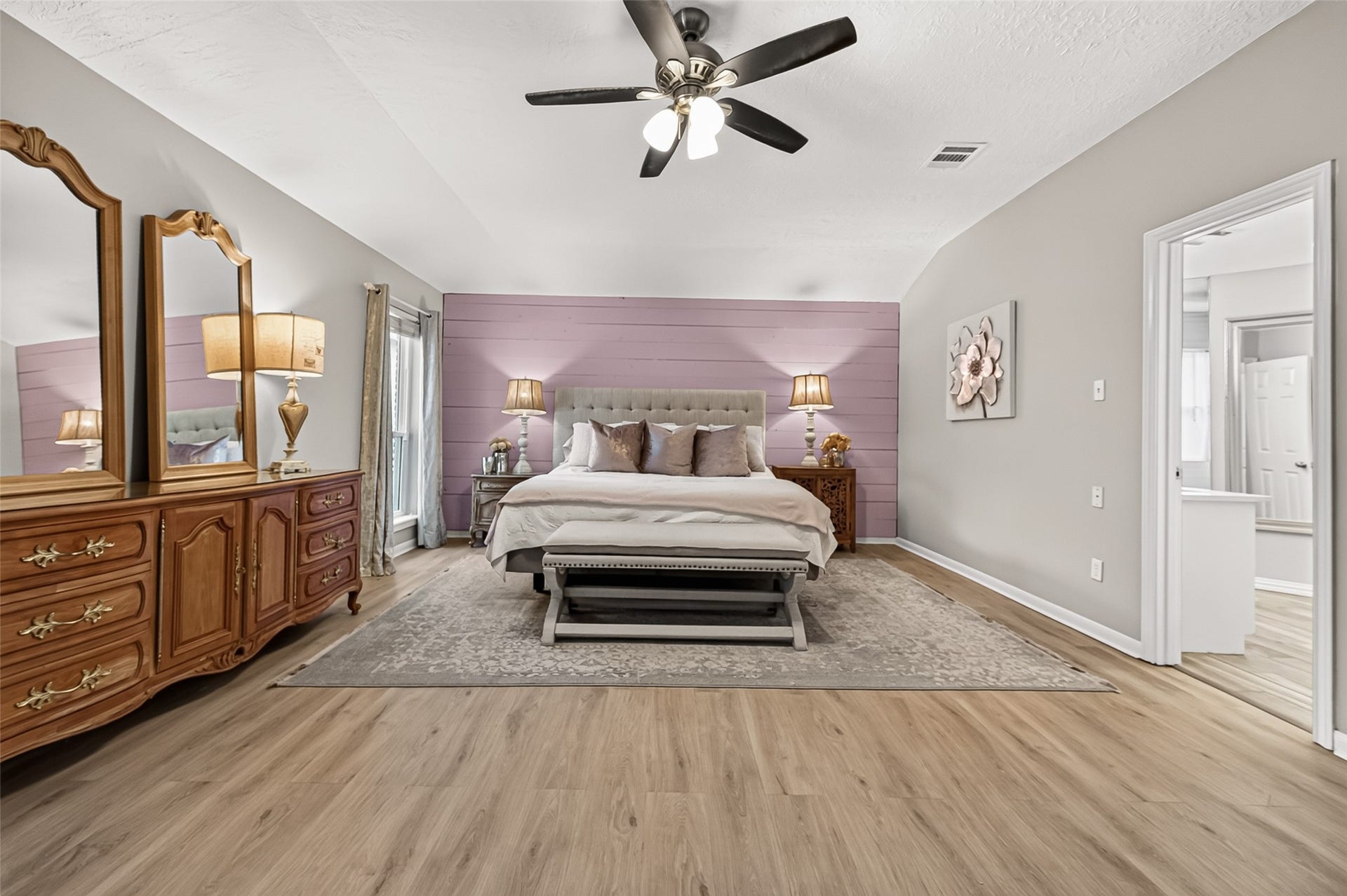 1411 Bittersweet Court, Richmond, TX 77406 Huge Primary Bedroom with expansive sitting area.