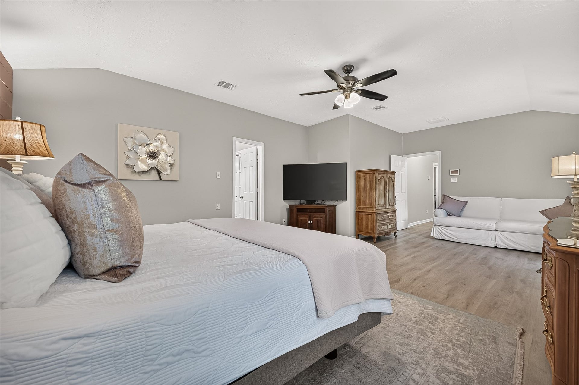 1411 Bittersweet Court, Richmond, TX 77406 Huge Primary Bedroom with a large couch in the sitting area!