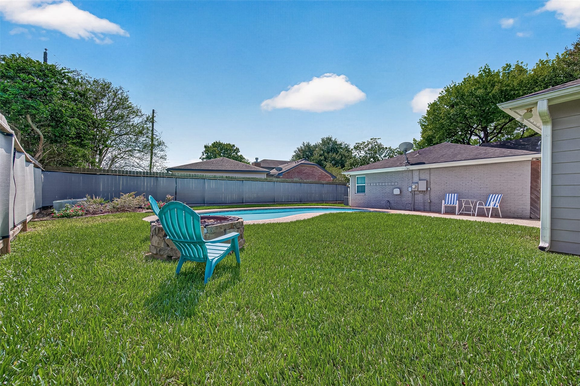 1411 Bittersweet Court, Richmond, TX 77406 Huge grassy area too!
