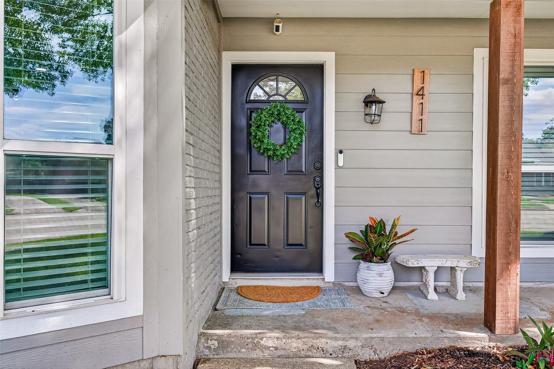 1411 Bittersweet Court, Richmond, TX 77406 What a quaint covered front porch.