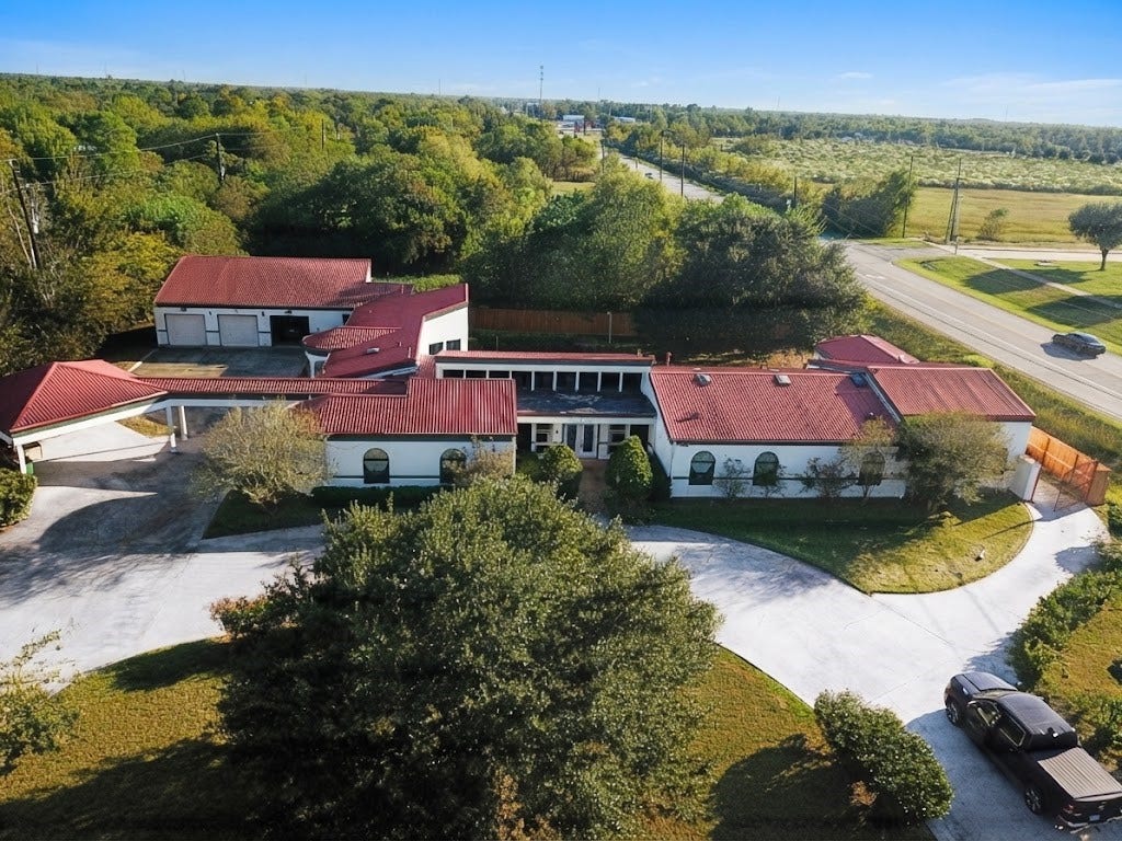 7110 W Mockingbird Lane, Pearland, TX 77584 7110 W Mockingbird Lane, Pearland, TX 77584