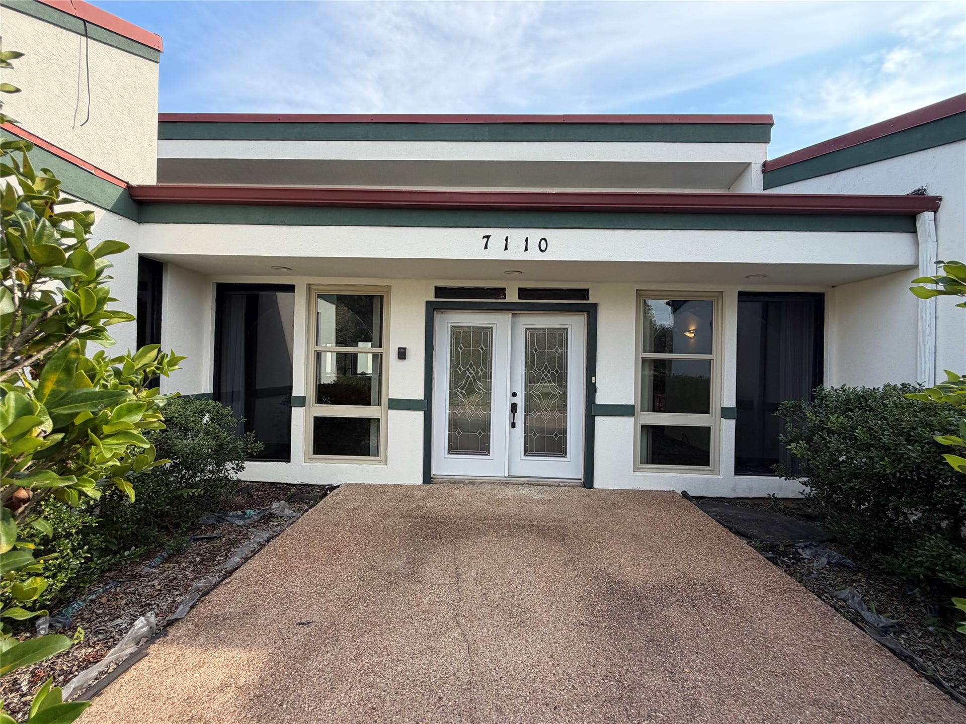 7110 W Mockingbird Lane, Pearland, TX 77584 7110 W Mockingbird Lane, Pearland, TX 77584