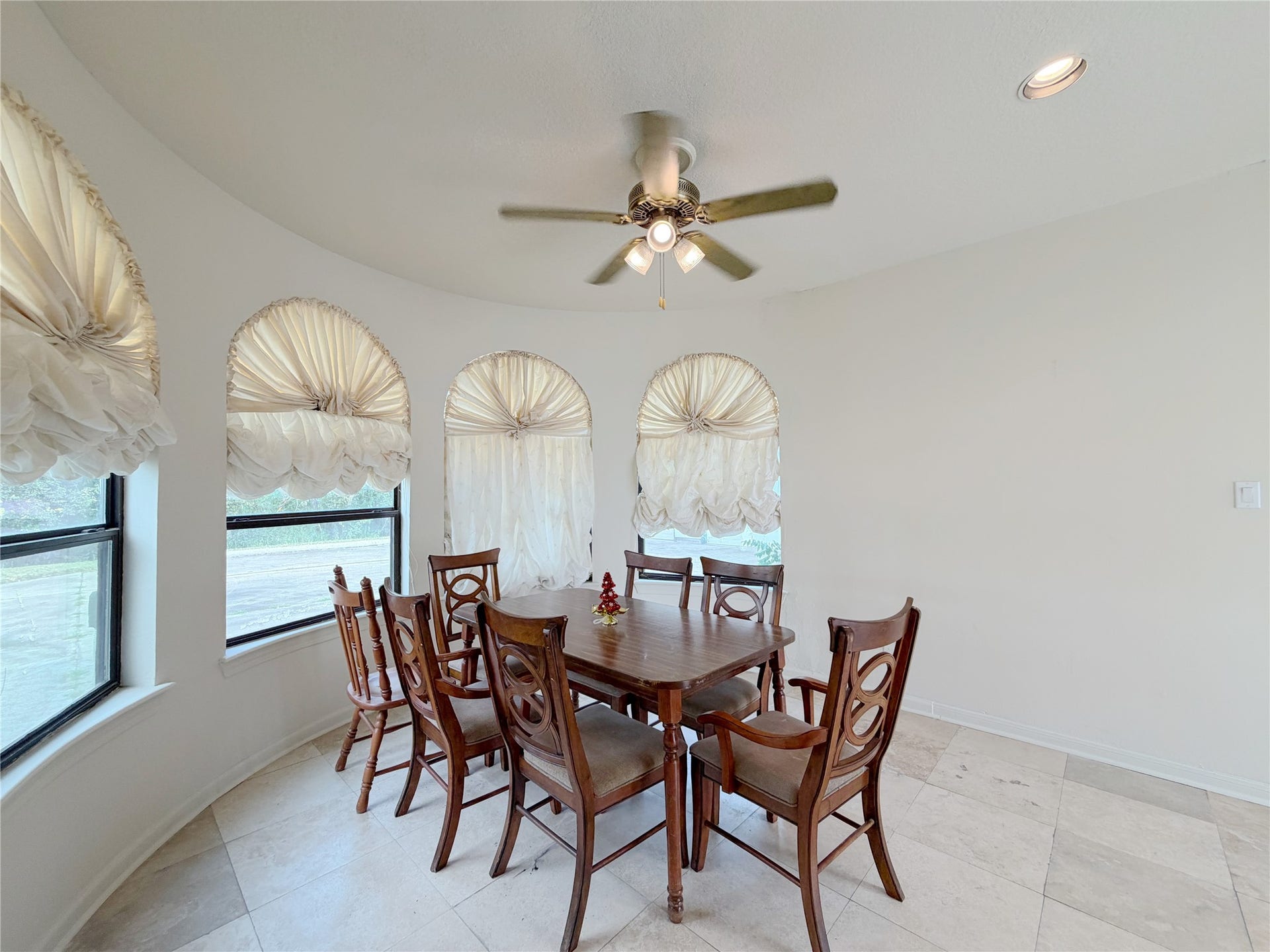 7110 W Mockingbird Lane, Pearland, TX 77584 7110 W Mockingbird Lane, Pearland, TX 77584