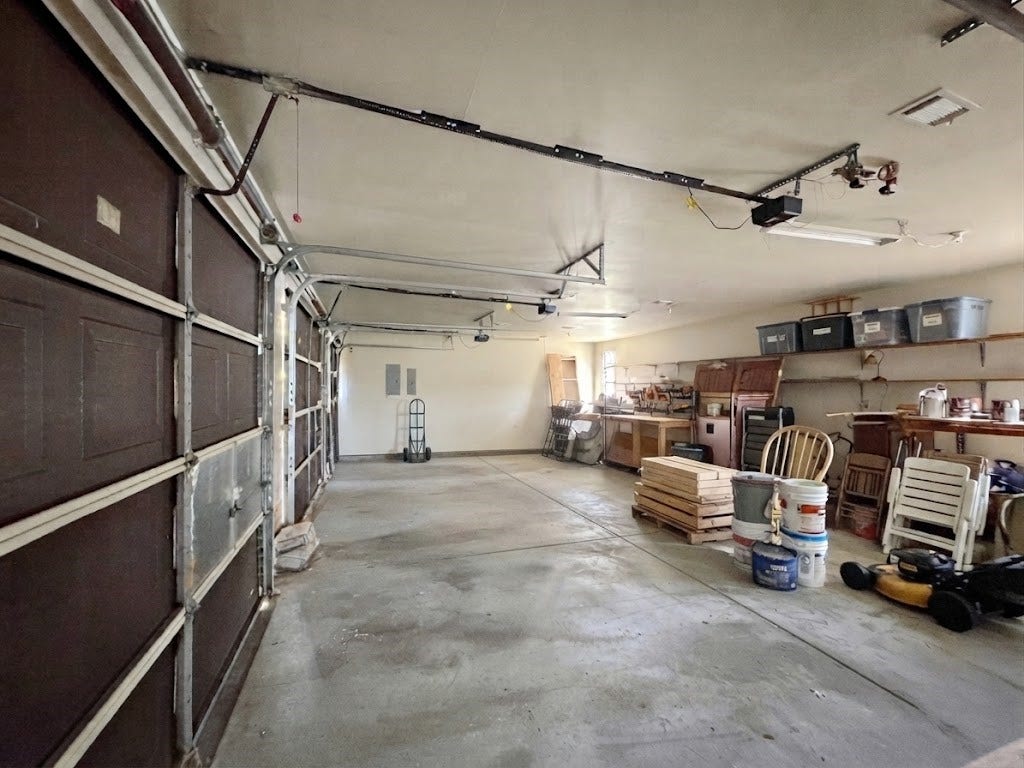 7110 W Mockingbird Lane, Pearland, TX 77584 7110 W Mockingbird Lane, Pearland, TX 77584