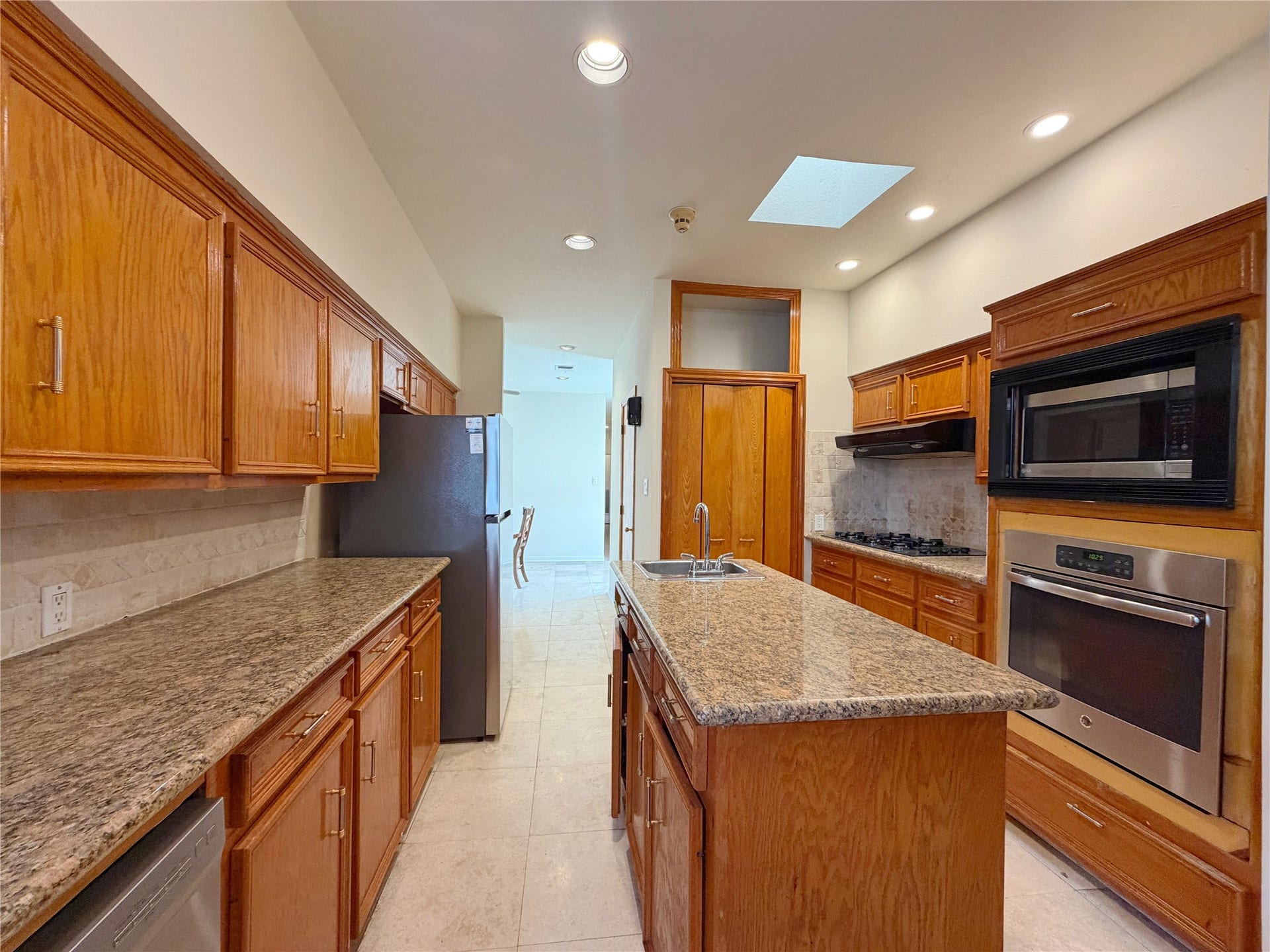 7110 W Mockingbird Lane, Pearland, TX 77584 7110 W Mockingbird Lane, Pearland, TX 77584