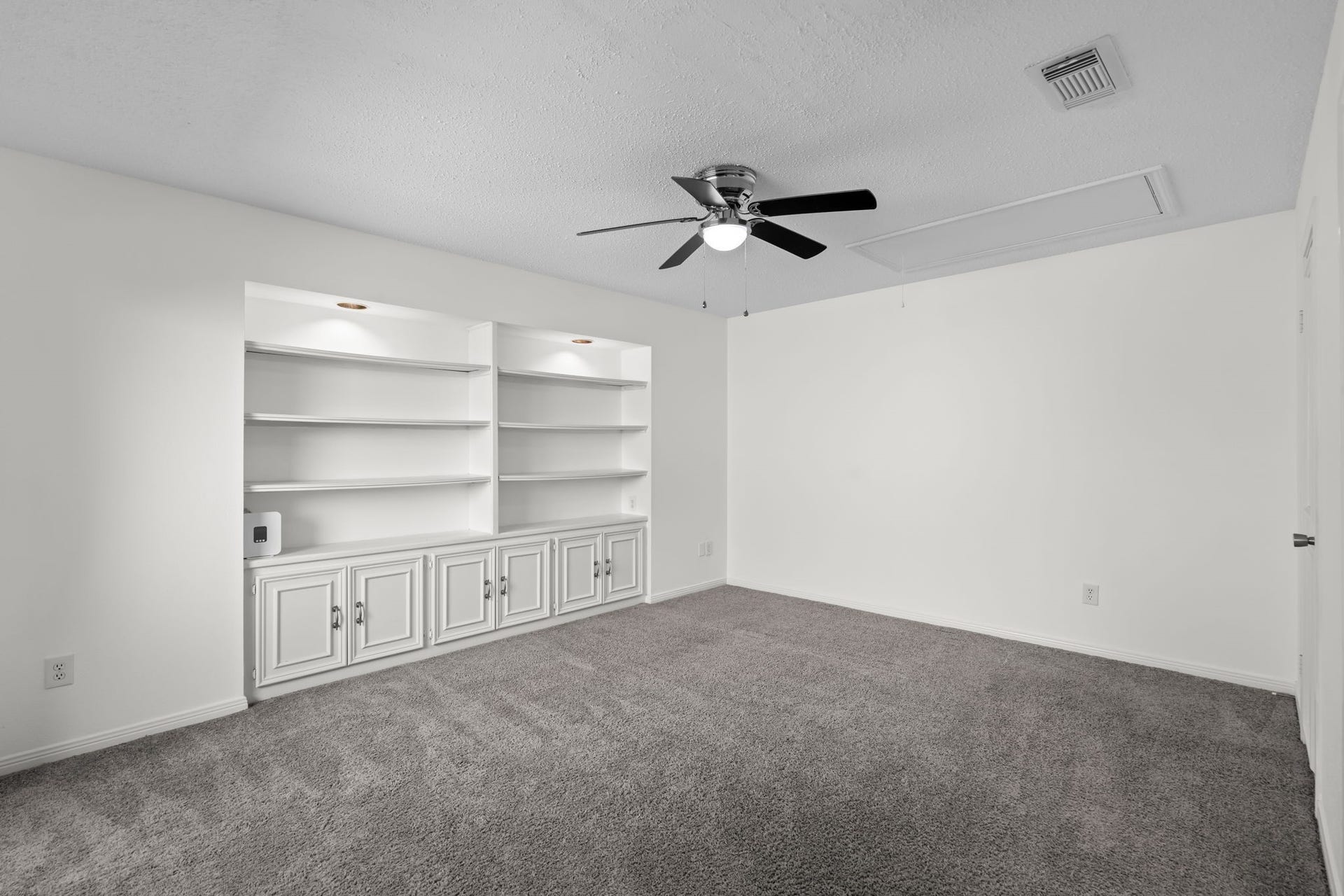 3 Waters Edge Street, Montgomery, TX 77356 3 Waters Edge Street, Montgomery, TX 77356