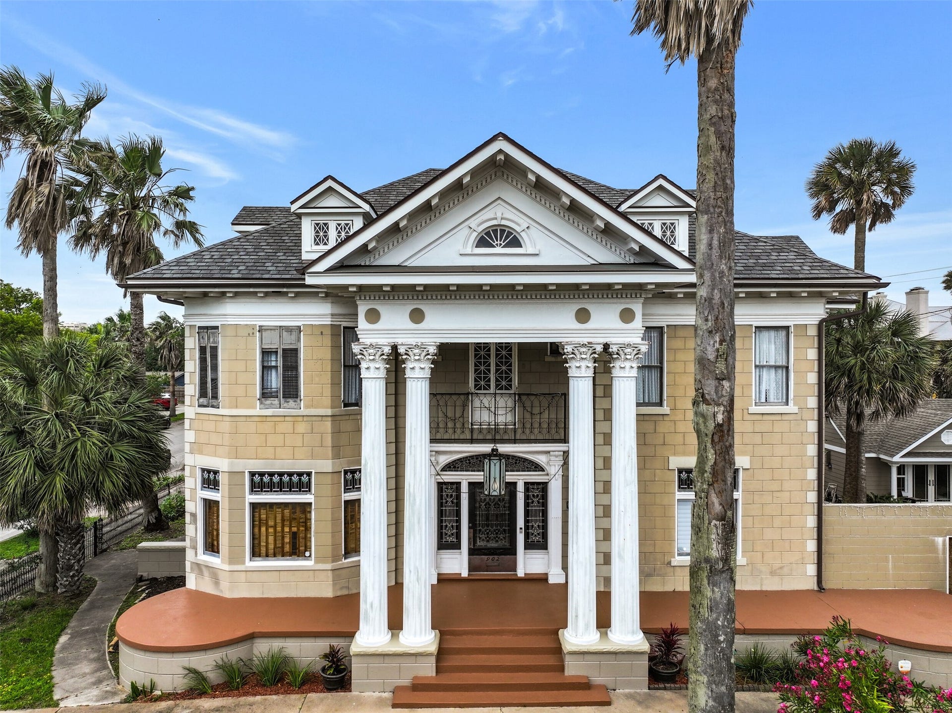902 16th Street, Galveston, TX 77550 902 16th Street, Galveston, TX 77550