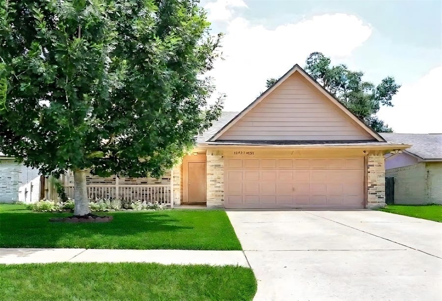Property photo for 16923 Enchanted Circle W, Sugar Land, TX