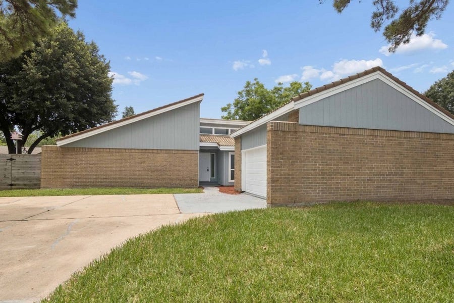 Property photo for 3807 Saratoga Drive, Houston, TX
