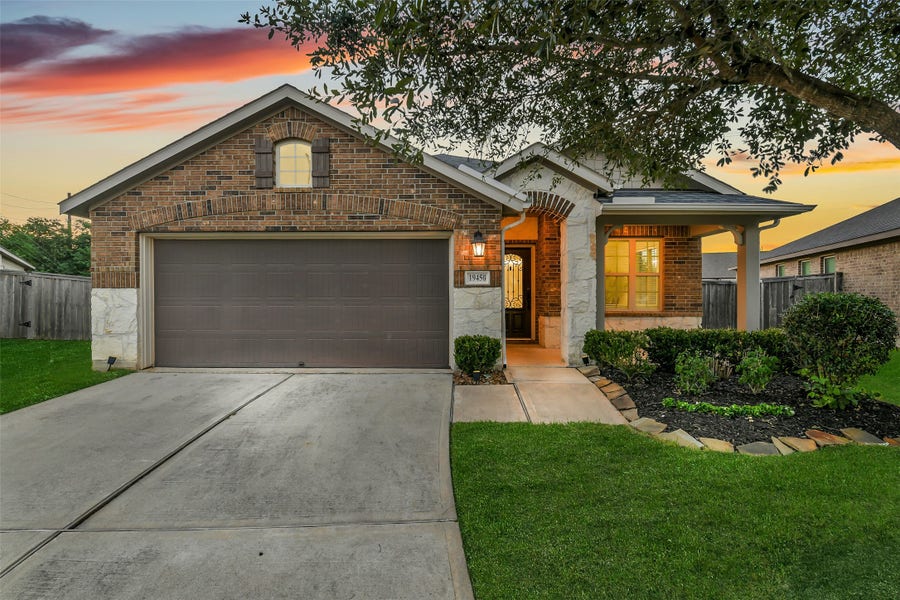 Property photo for 19450 Tobiano Park Drive, Tomball, TX