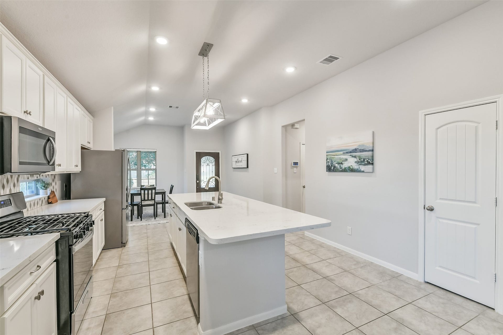 19450 Tobiano Park Drive, Tomball, TX 77377 This gorgeous kitchen includes custom lighting, stainless steel appliances, gas oven and stove, designer backsplash, a large pantry, an island, and generous cabinetry.