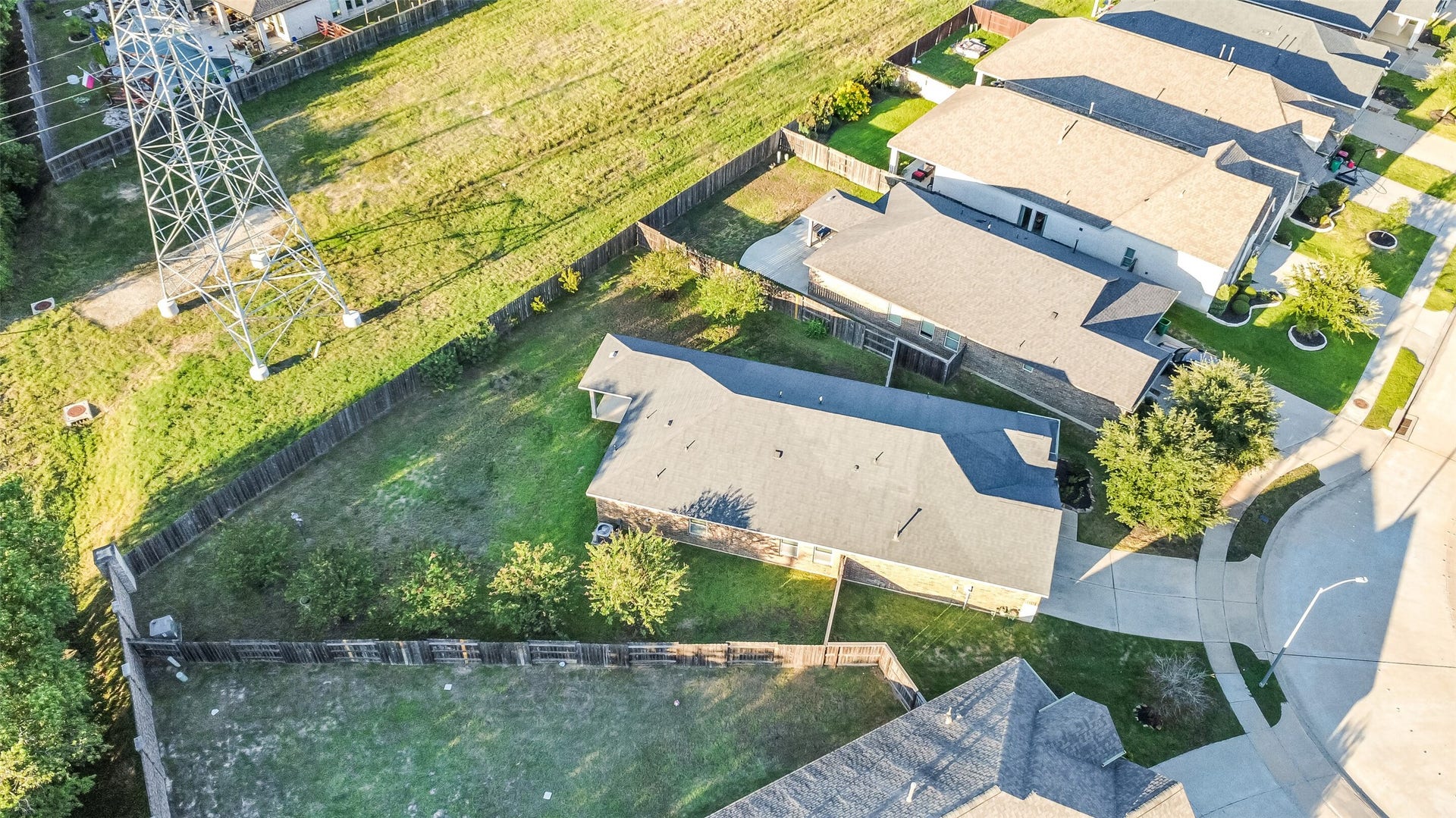 19450 Tobiano Park Drive, Tomball, TX 77377 This home is positioned uniquely and features no backdoor neighbors.