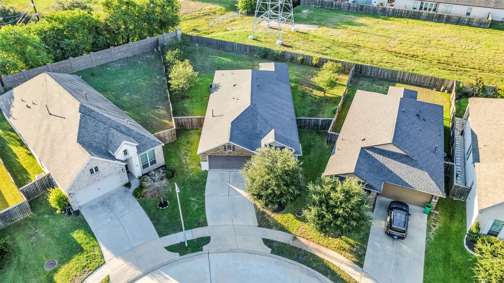 19450 Tobiano Park Drive, Tomball, TX 77377 This home is located on a culdesac lot, allowing for a large yard.