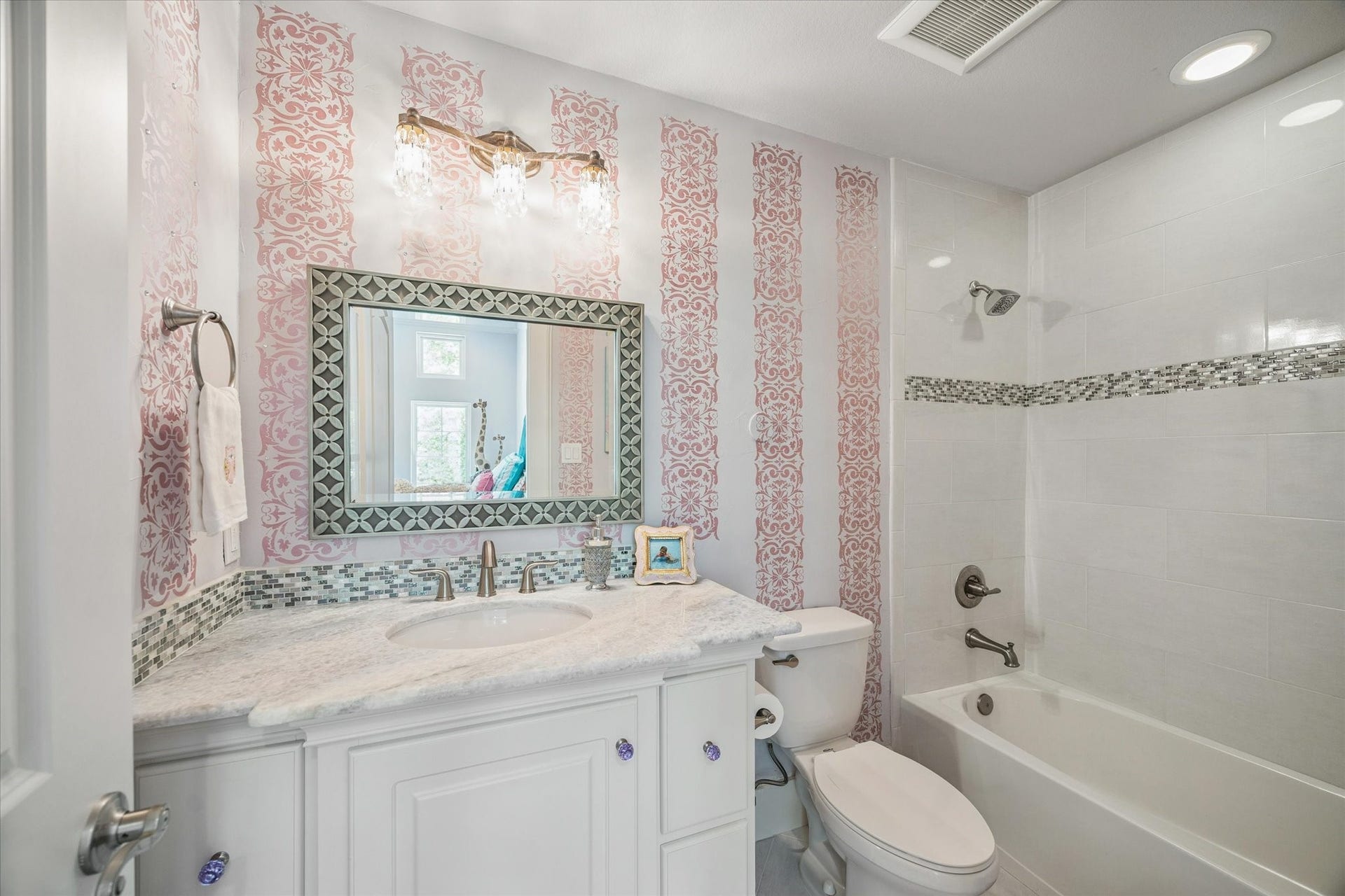 Fourth bedroom en-suite bathroom