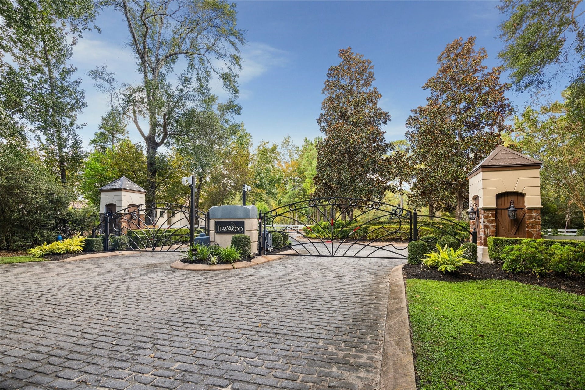Teaswood private gated entrance