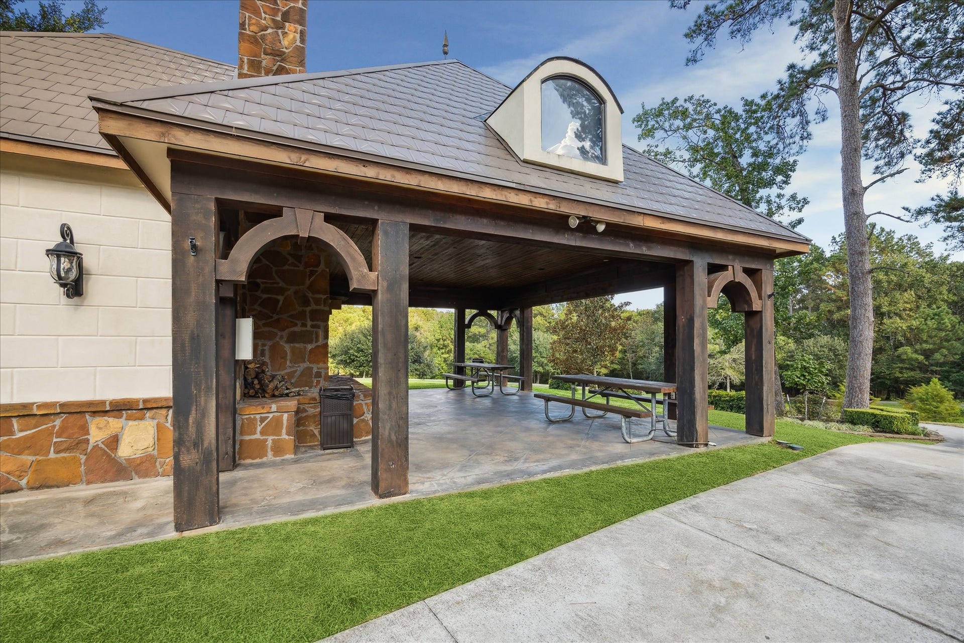 7373 Teaswood Drive, Conroe, TX 77304