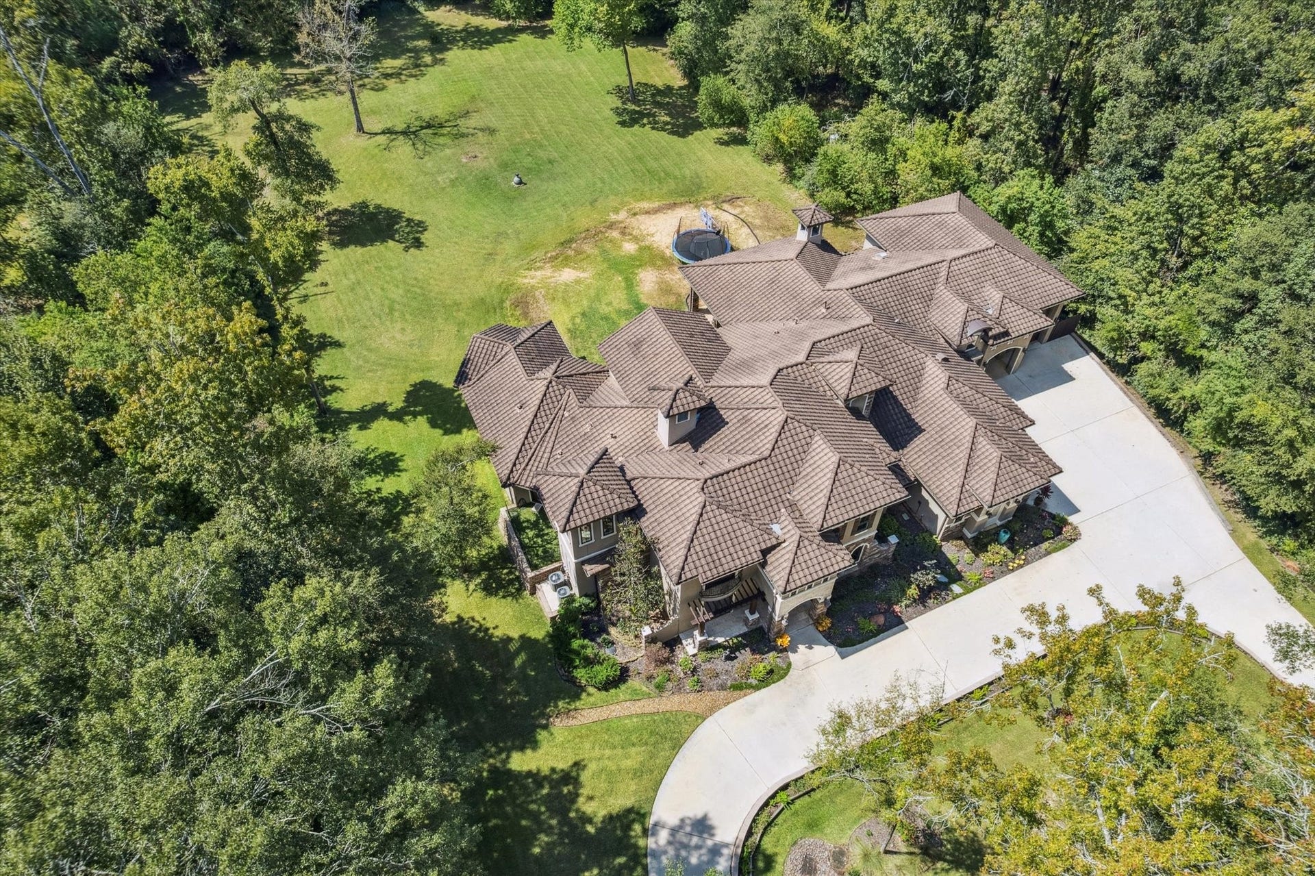 Custom-built stunning luxury estate estate nestled in the prestigious Teaswood Reserve near Lake Conroe offering over 5,400 sq ft of refined living on more than 3 private acres. Meticulously designed, the home features a theater room, spacious game room, and a gourmet kitchen flowing seamlessly into expansive living spaces. Entertain year-round with an outdoor kitchen, fireplace, and oversized covered patio.