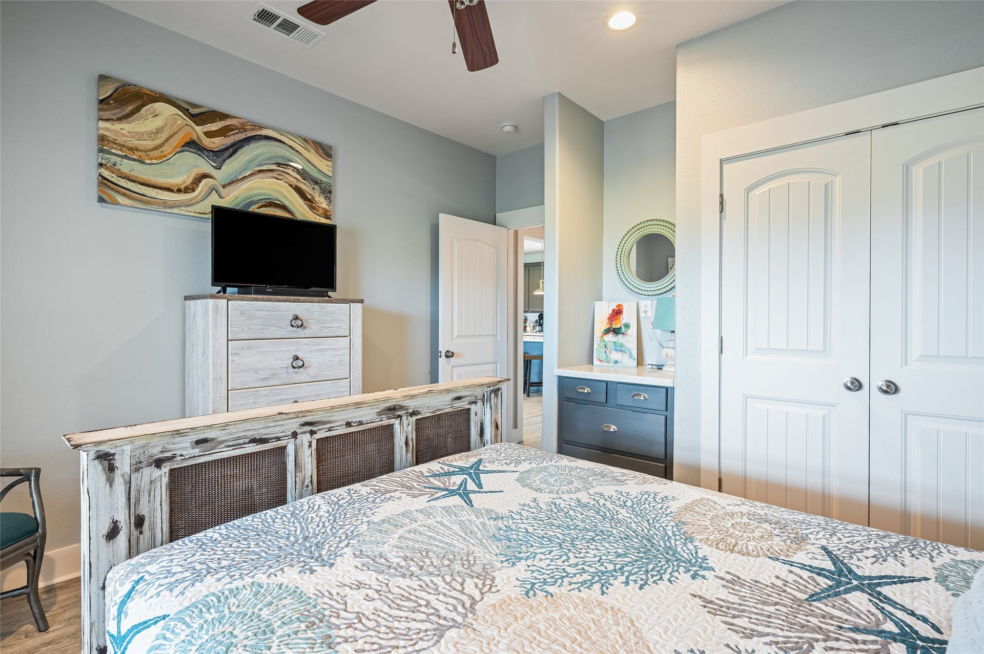 Guest bedroom