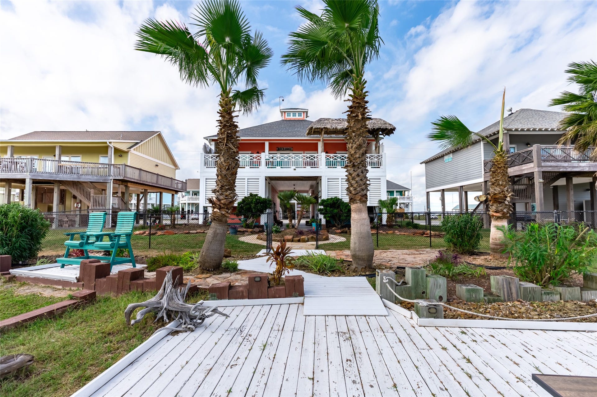 Garden area deck with seating