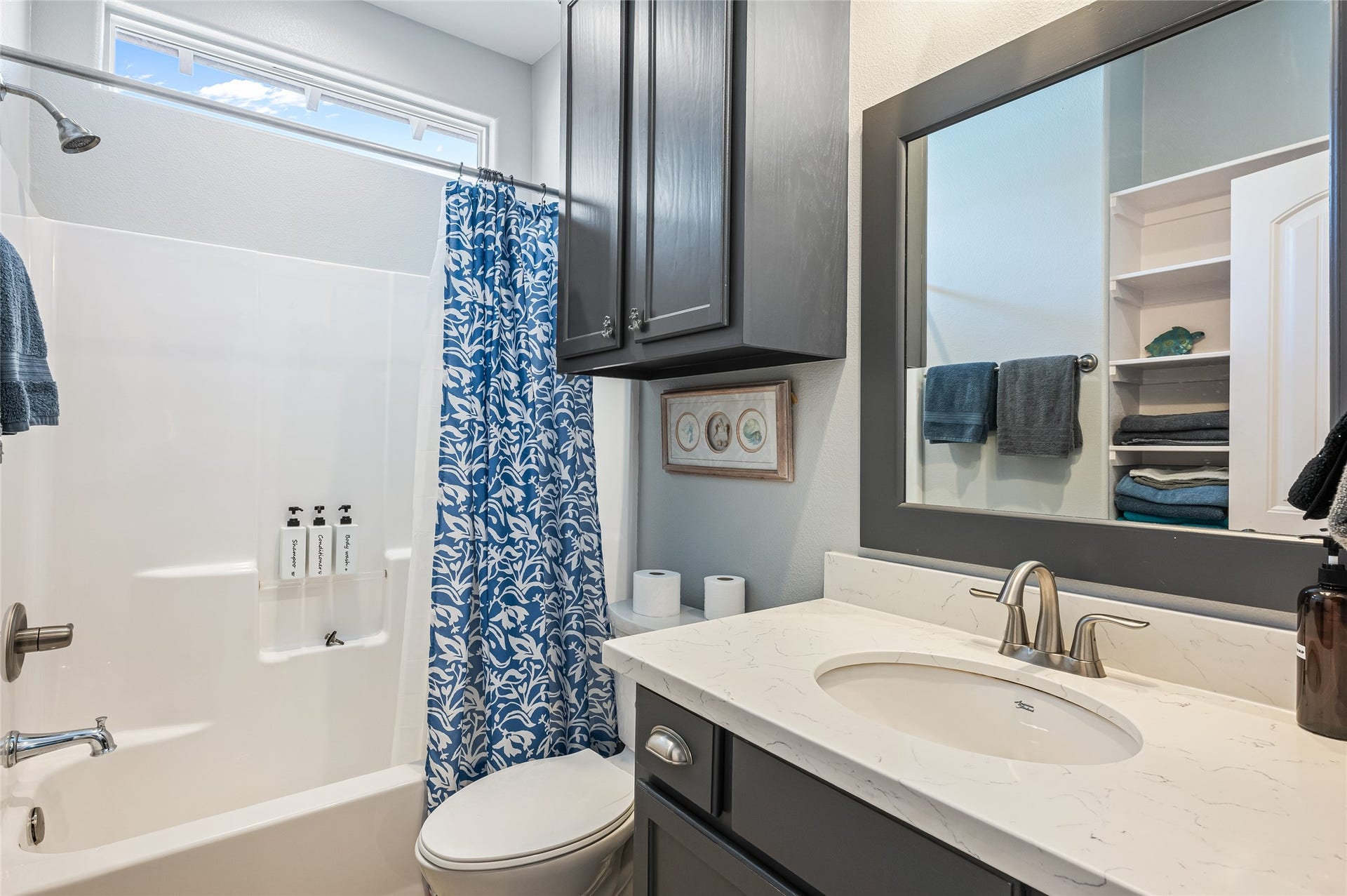 Jack and Jill bath