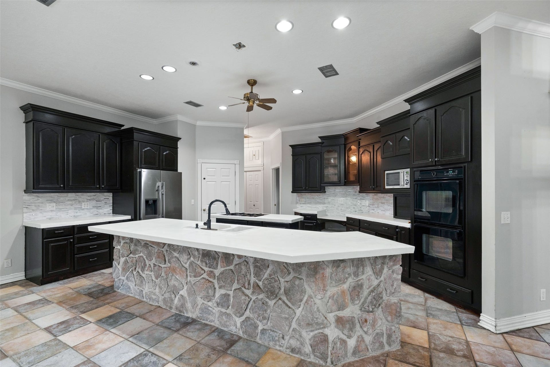 10331 Happy Trail, Conroe, TX 77384