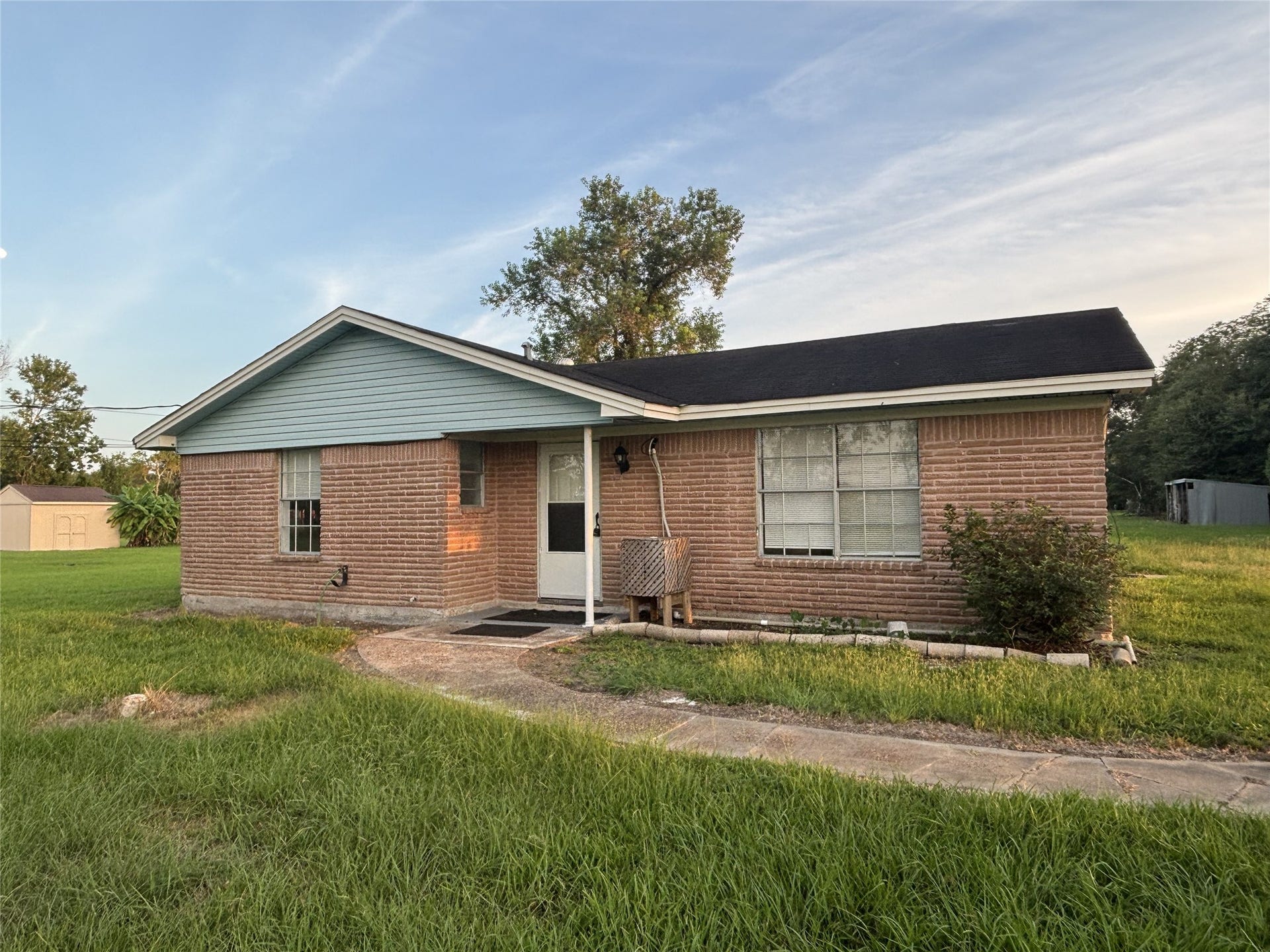 11831 Fm 1764 Road, Santa Fe, TX 77510 3/1.5/2 on 1 acre