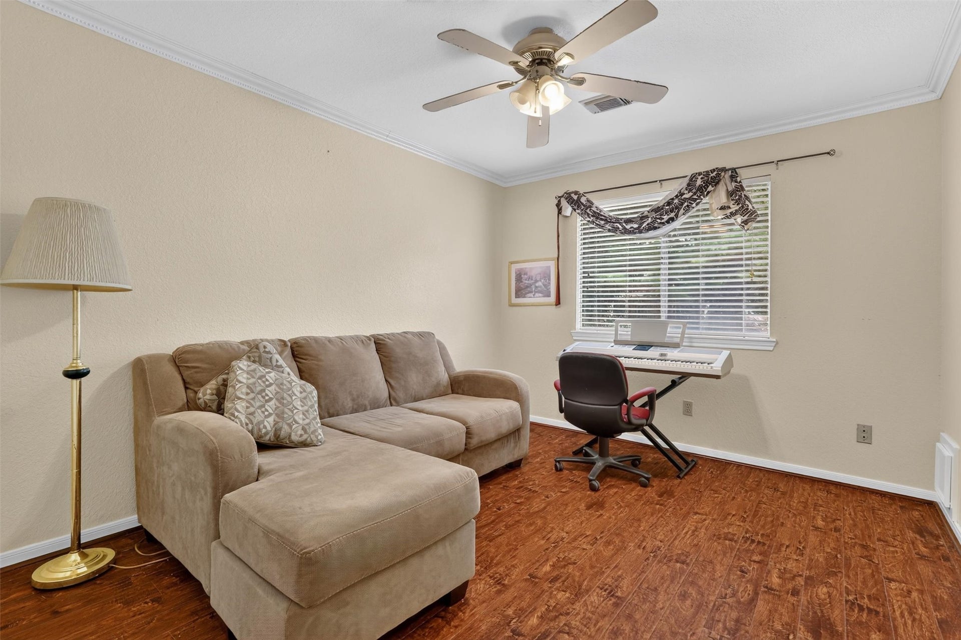 1306 N Gabriel River Circle, Sugar Land, TX 77478 Secondary bedroom or a second floor office