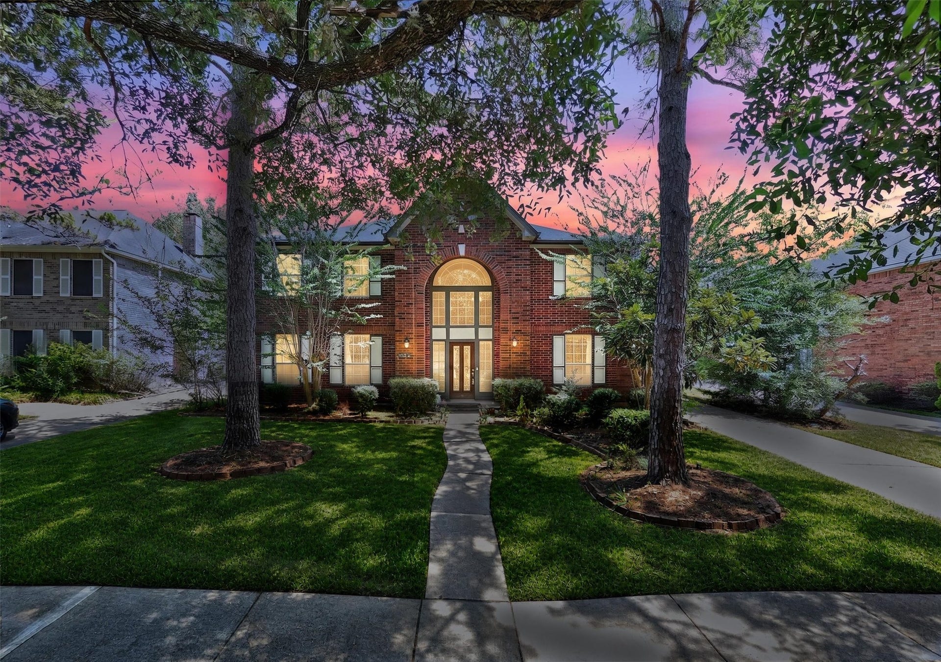 1306 N Gabriel River Circle, Sugar Land, TX 77478 Beautiful Curb appeal