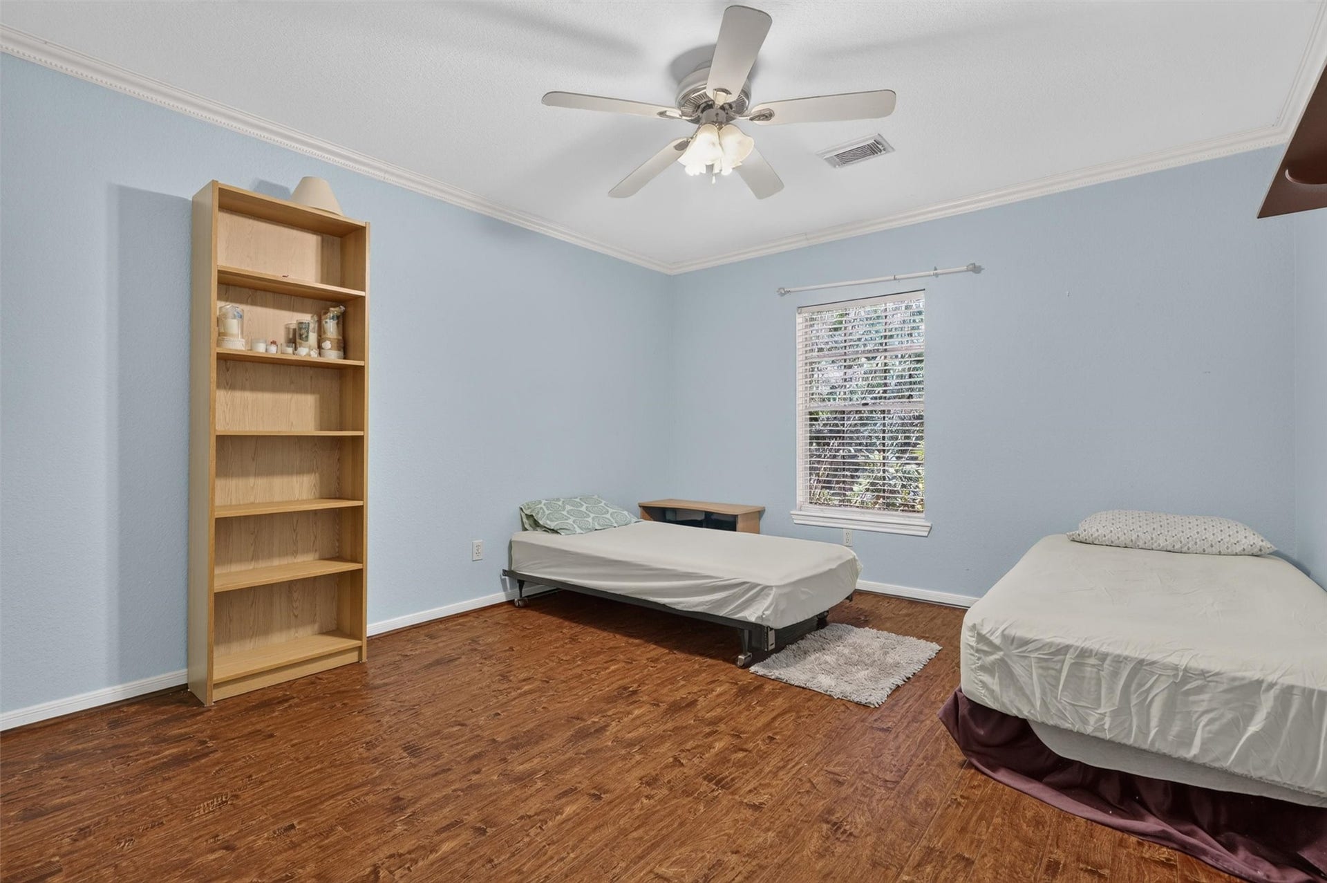 1306 N Gabriel River Circle, Sugar Land, TX 77478 Another spacious secondary bedroom