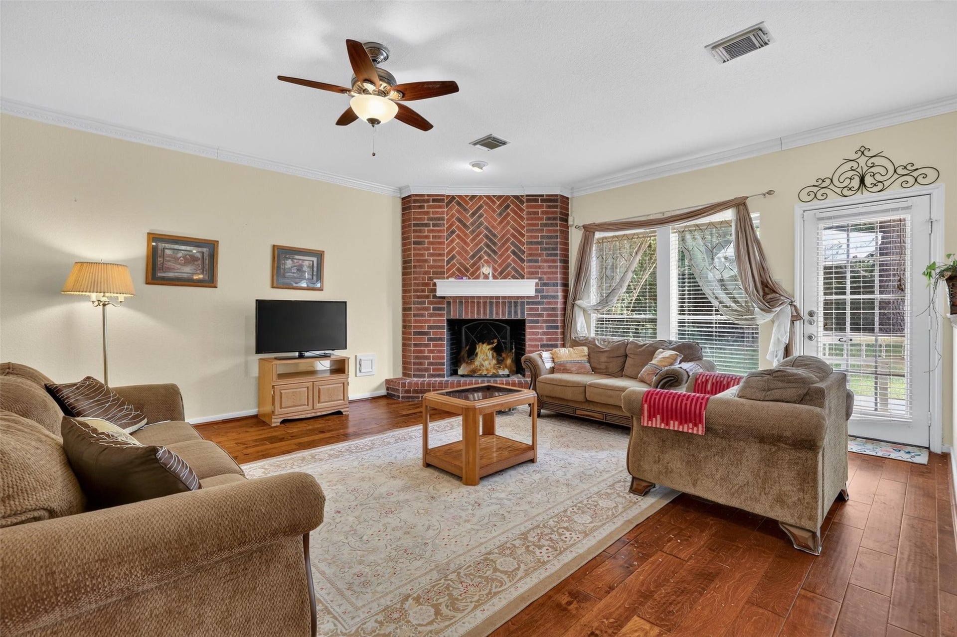 1306 N Gabriel River Circle, Sugar Land, TX 77478 Spacious living room surrounding the brick fire place