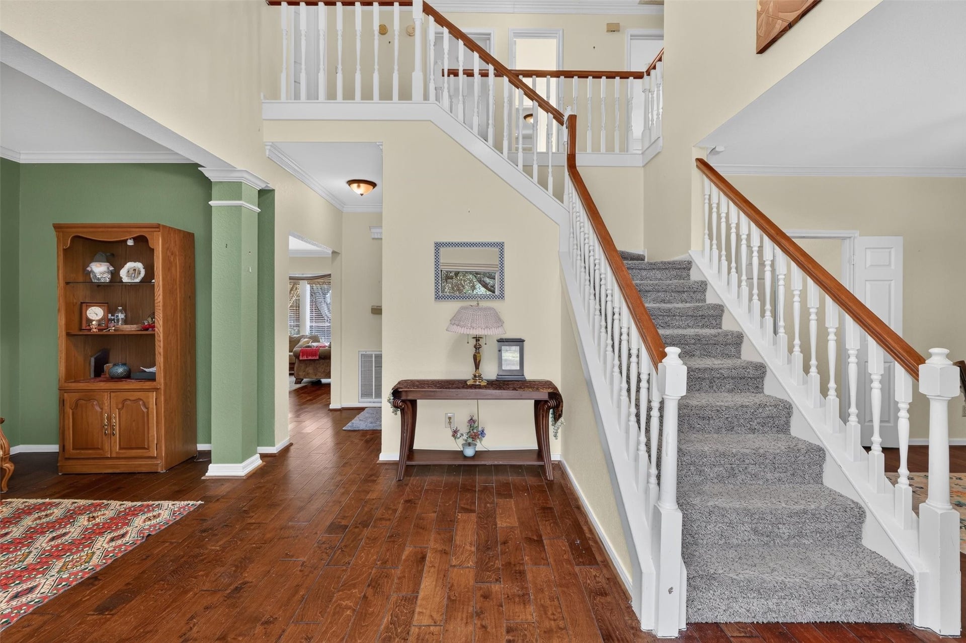 1306 N Gabriel River Circle, Sugar Land, TX 77478 Elegant entrance with high ceiling
