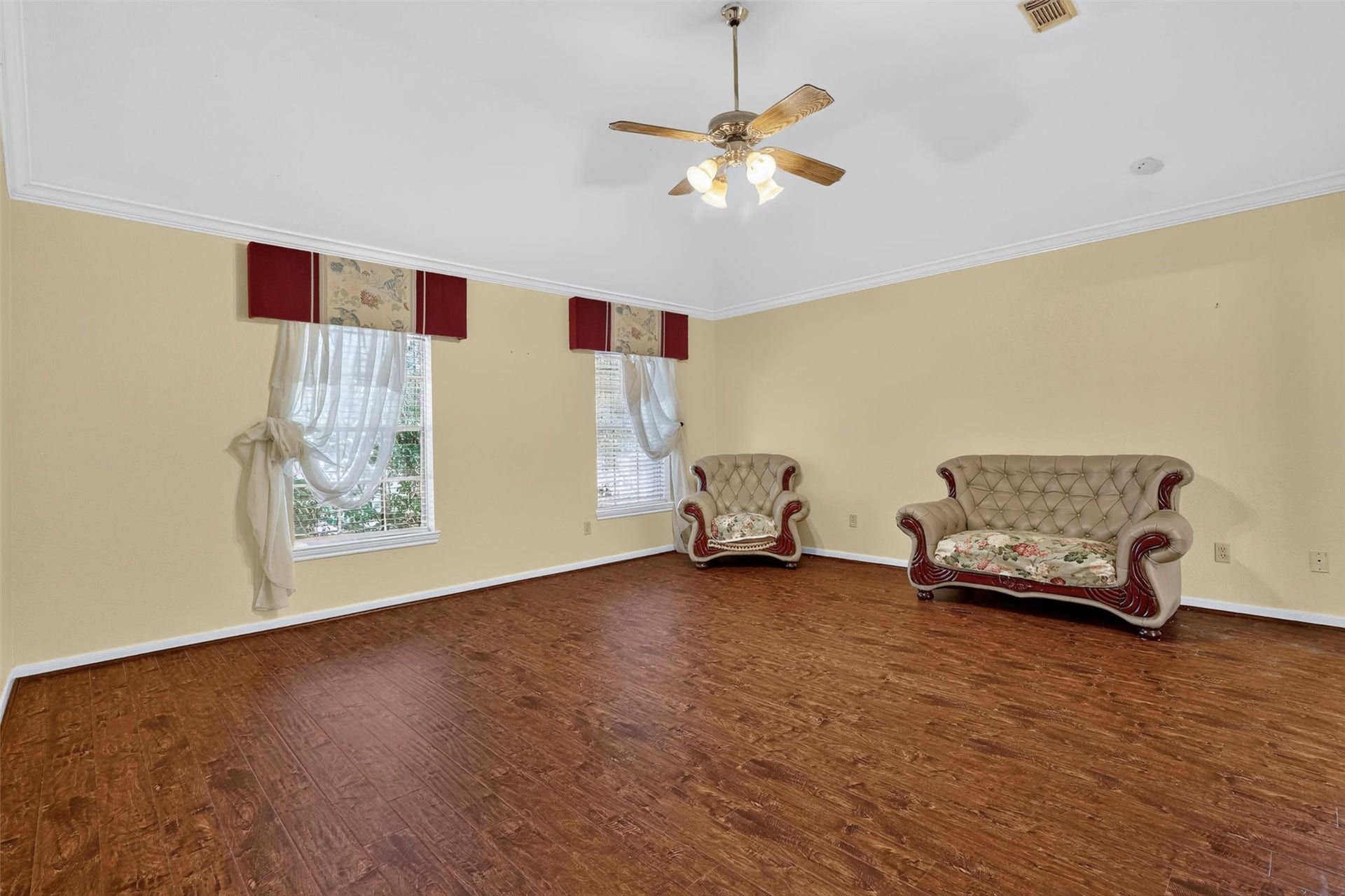 1306 N Gabriel River Circle, Sugar Land, TX 77478 Spacious primary bedroom with no carpet and lots of natural light