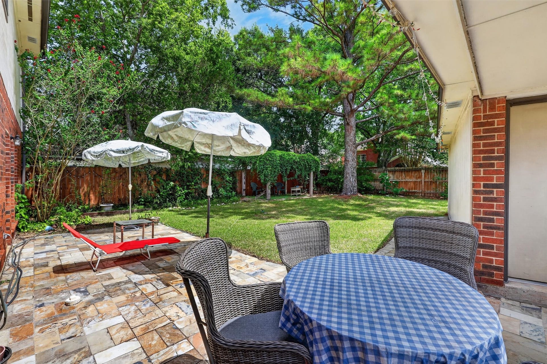 1306 N Gabriel River Circle, Sugar Land, TX 77478 Tranquil and private backyard