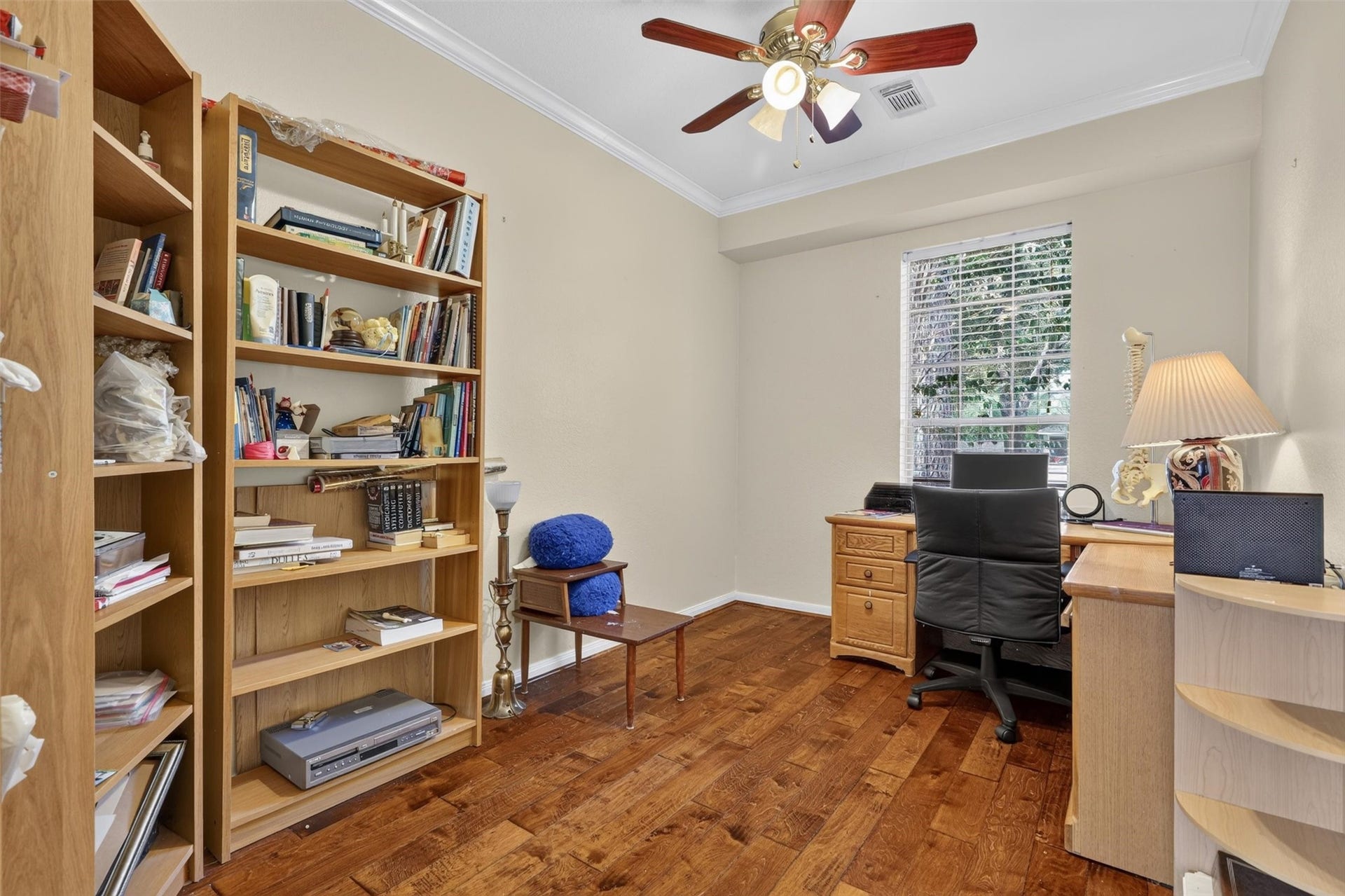 1306 N Gabriel River Circle, Sugar Land, TX 77478 A study/tucked away office on the first floor