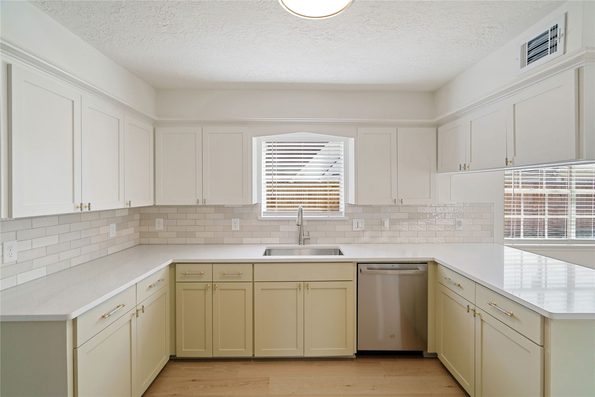 5707 Ash Oak Drive, Houston, TX 77091