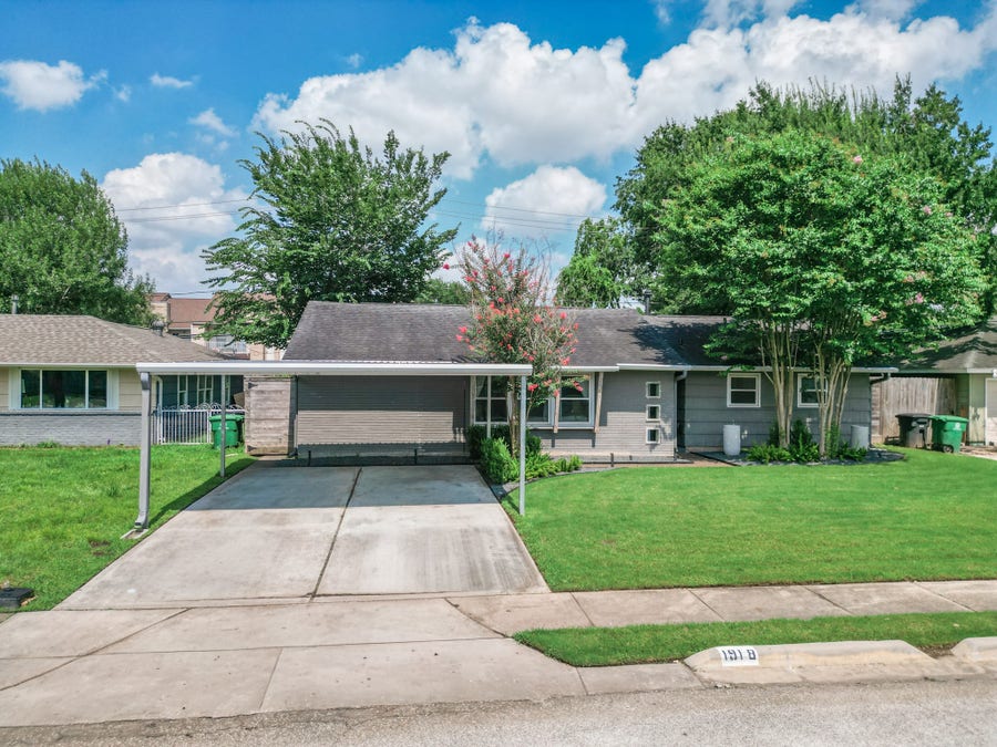 Property photo for 1918 Huge Oaks Street, Houston, TX