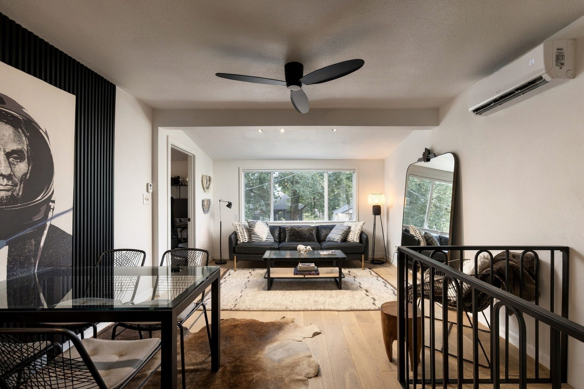 An overall view of the upstairs.