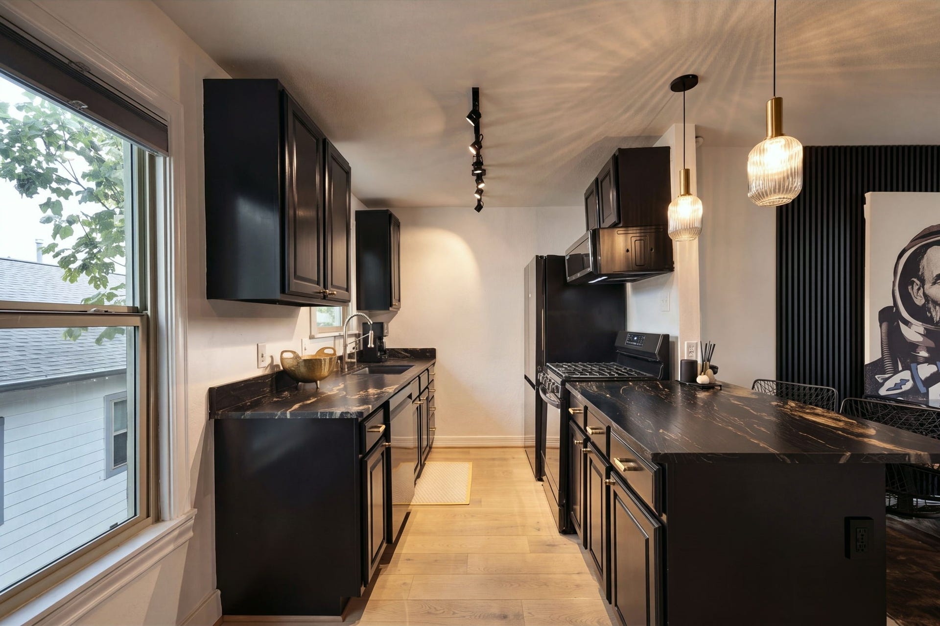 Kitchen with full sized appliances and lots of counter space.