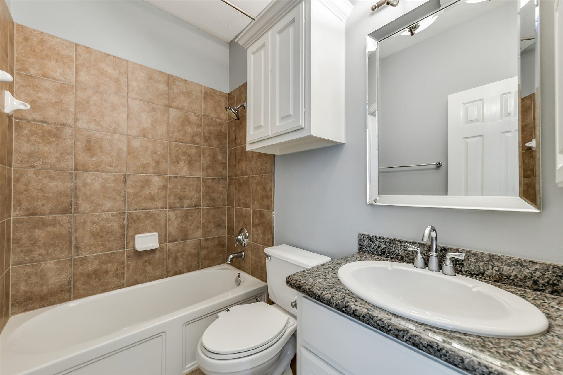 8407 Alyssa Gardens Lane, Humble, TX 77396 Full bath on main level serving the secondary bedroom.