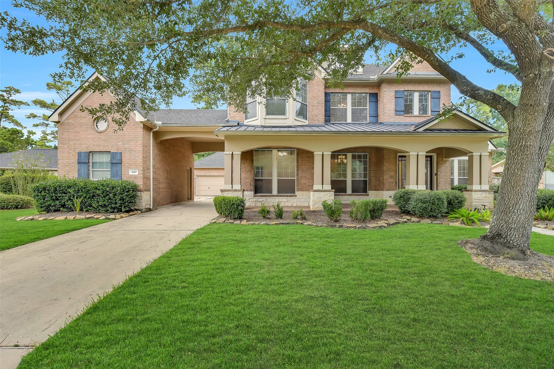 8407 Alyssa Gardens Lane, Humble, TX 77396 This stunning home in the golf course community of Fall Creek features a charming two-story elevation with a combination of classic brick and stone accents, a porte-cochre leading to the driveway, and a welcoming covered front porch surrounded by mature shade trees and manicured landscaping