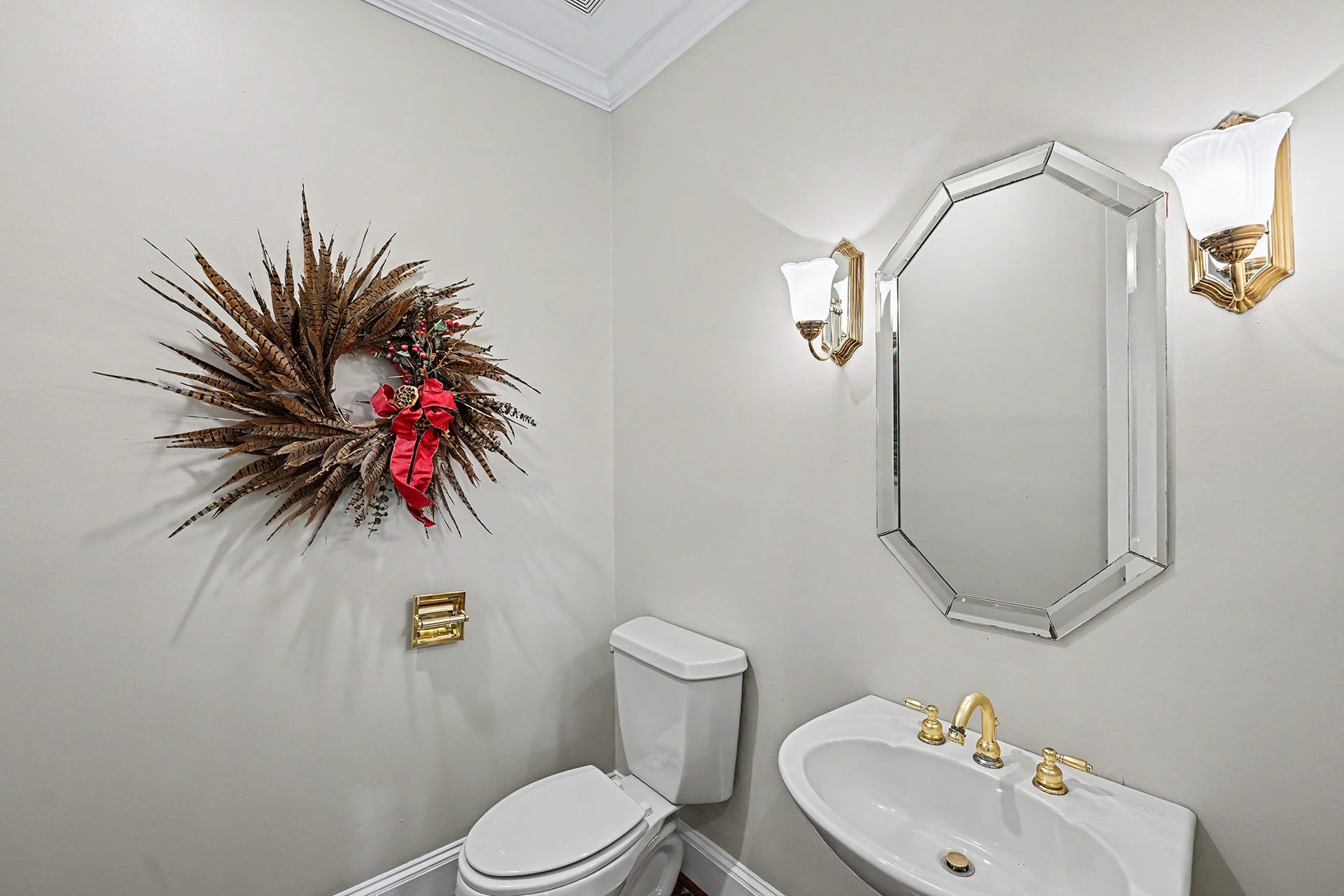 10 Sandalwood Drive, Houston, TX 77024 Formal powder room downstairs. Another casual half bath is off the kitchen.