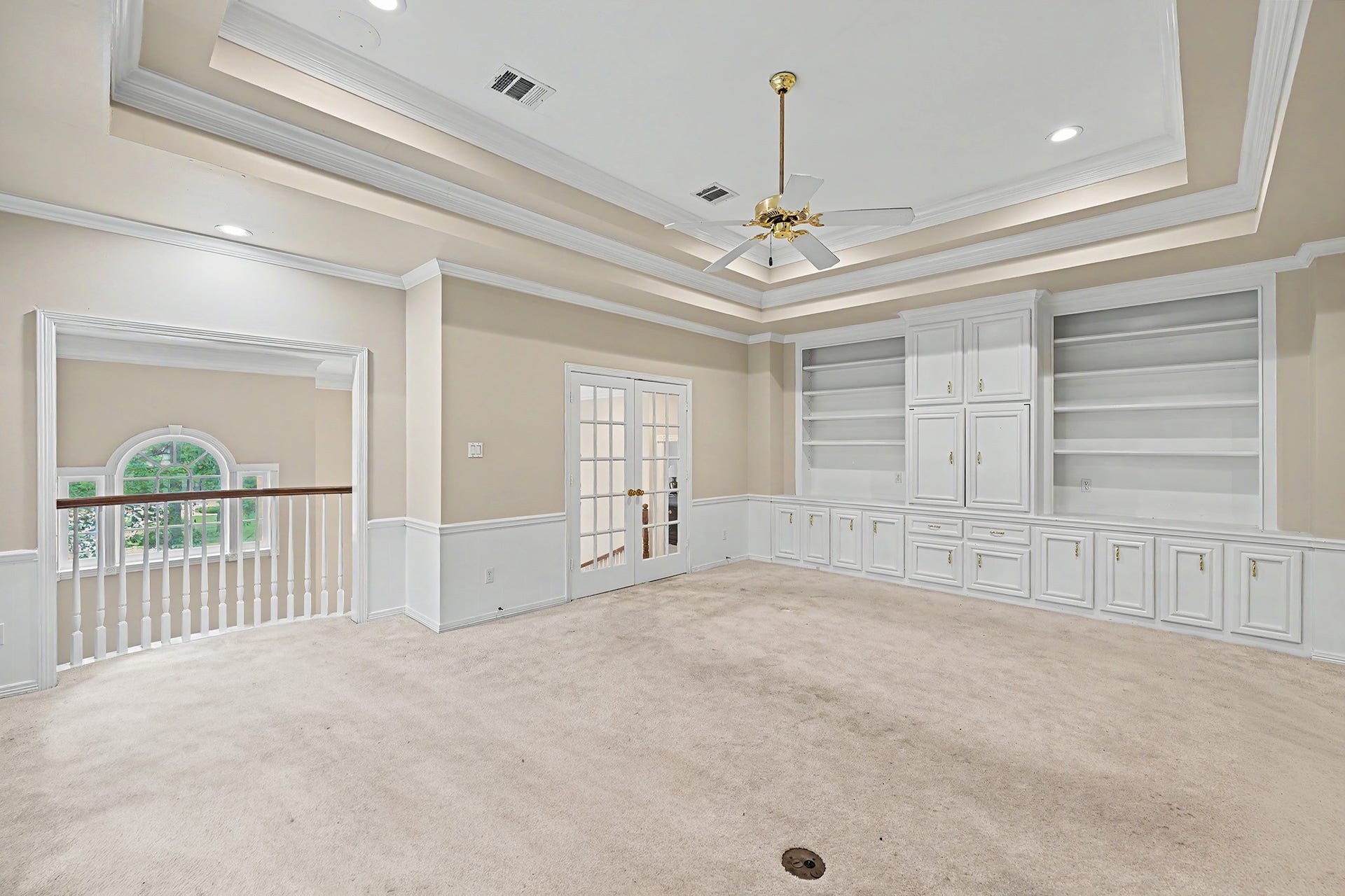 10 Sandalwood Drive, Houston, TX 77024 The game room also features a wall of built in cabinets and shelves.