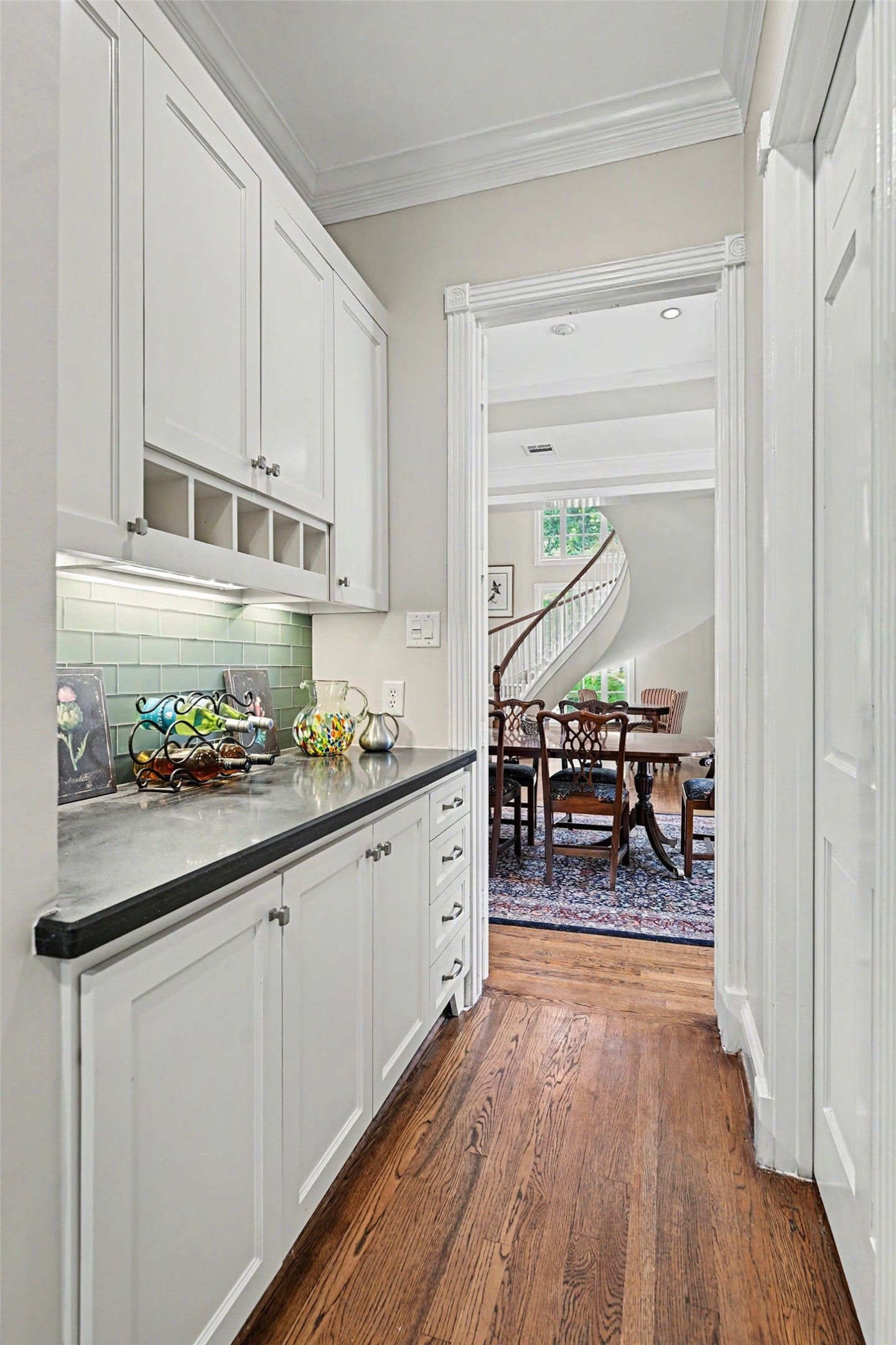 10 Sandalwood Drive, Houston, TX 77024 Just off the kitchen, the butler's pantry has honed granite counter and glass tile backsplash
