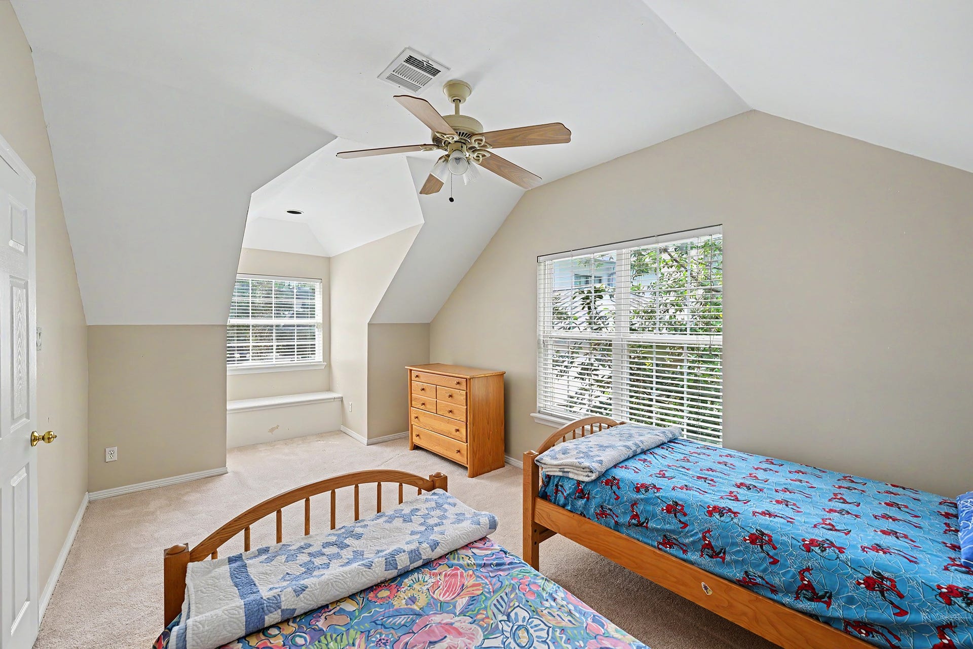 10 Sandalwood Drive, Houston, TX 77024 Fifth bedroom doesn't have a closet but has room for an amoire and is over the garage. Alternatively could be a great home office, craft room or art studio.