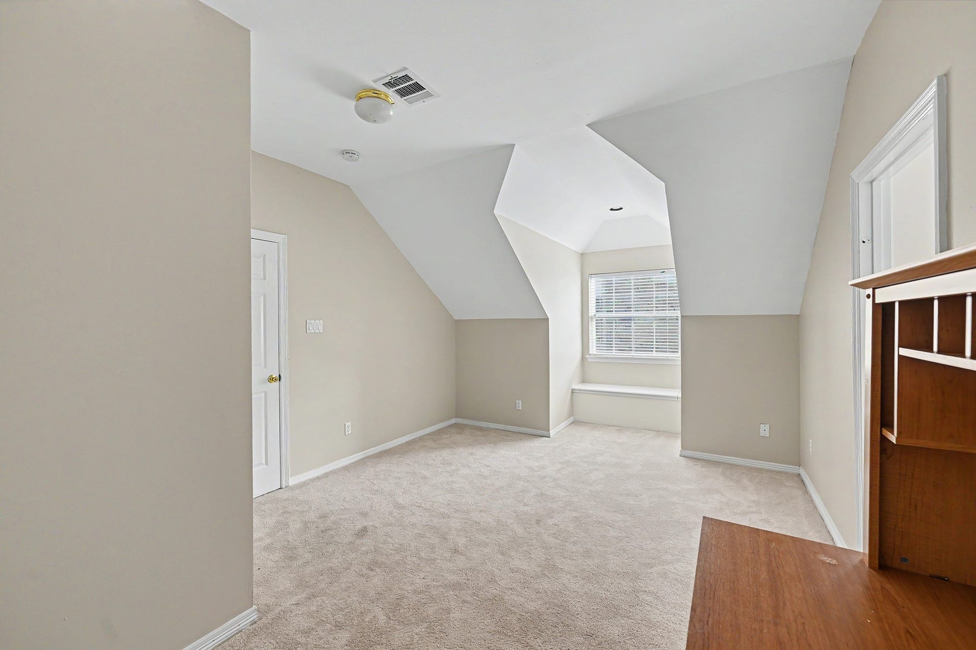 10 Sandalwood Drive, Houston, TX 77024 Den adjoining fifth bedroom is over the garage