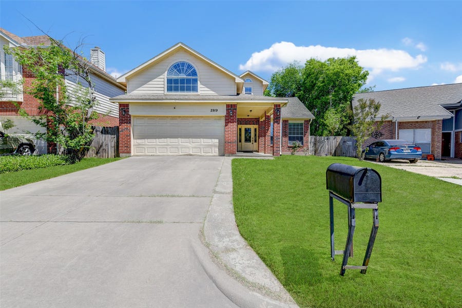 Property photo for 2919 Crest Park Drive, Houston, TX