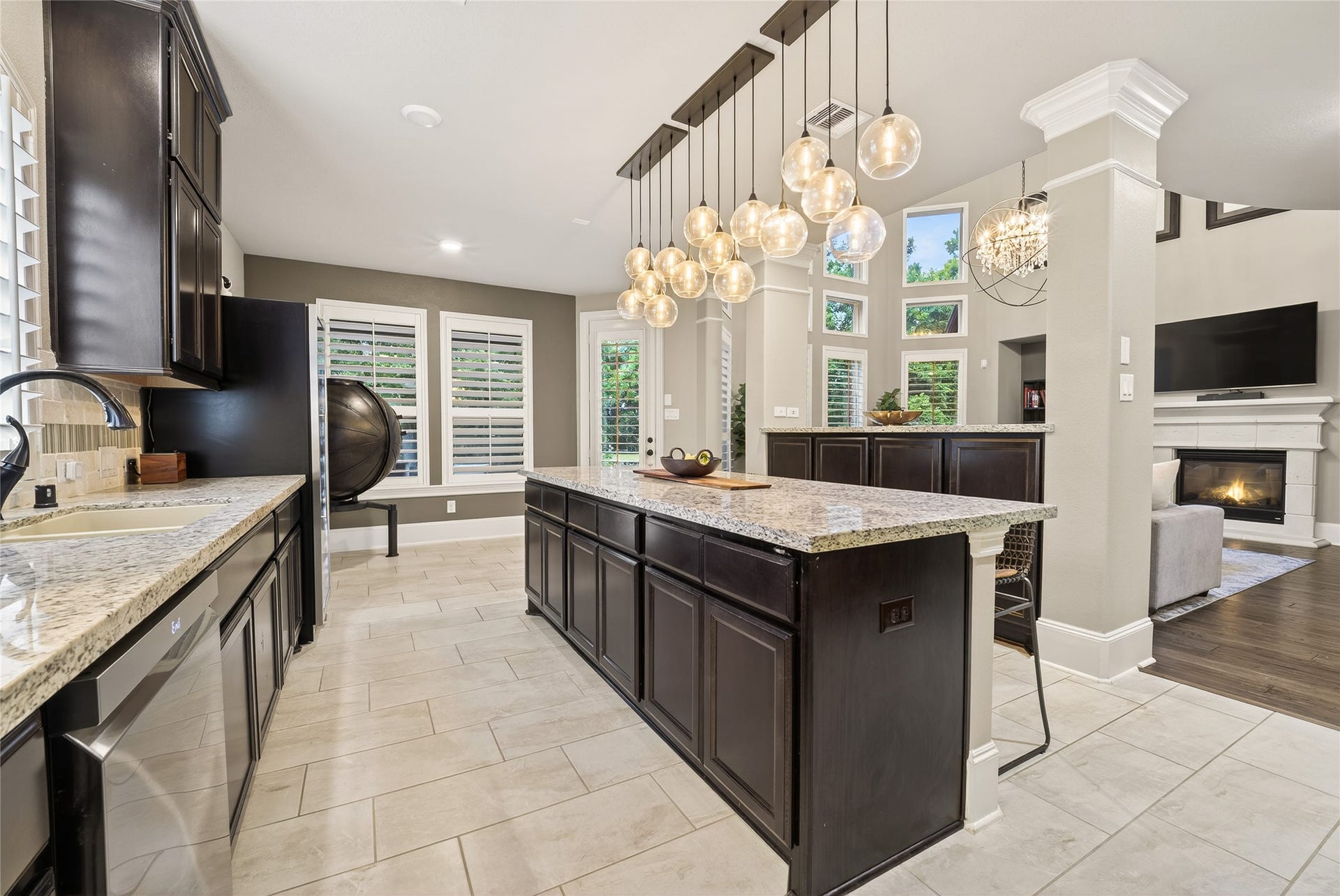 Plenty of room in the breakfast area for table and chairs with a convenient patio door for backyard access.